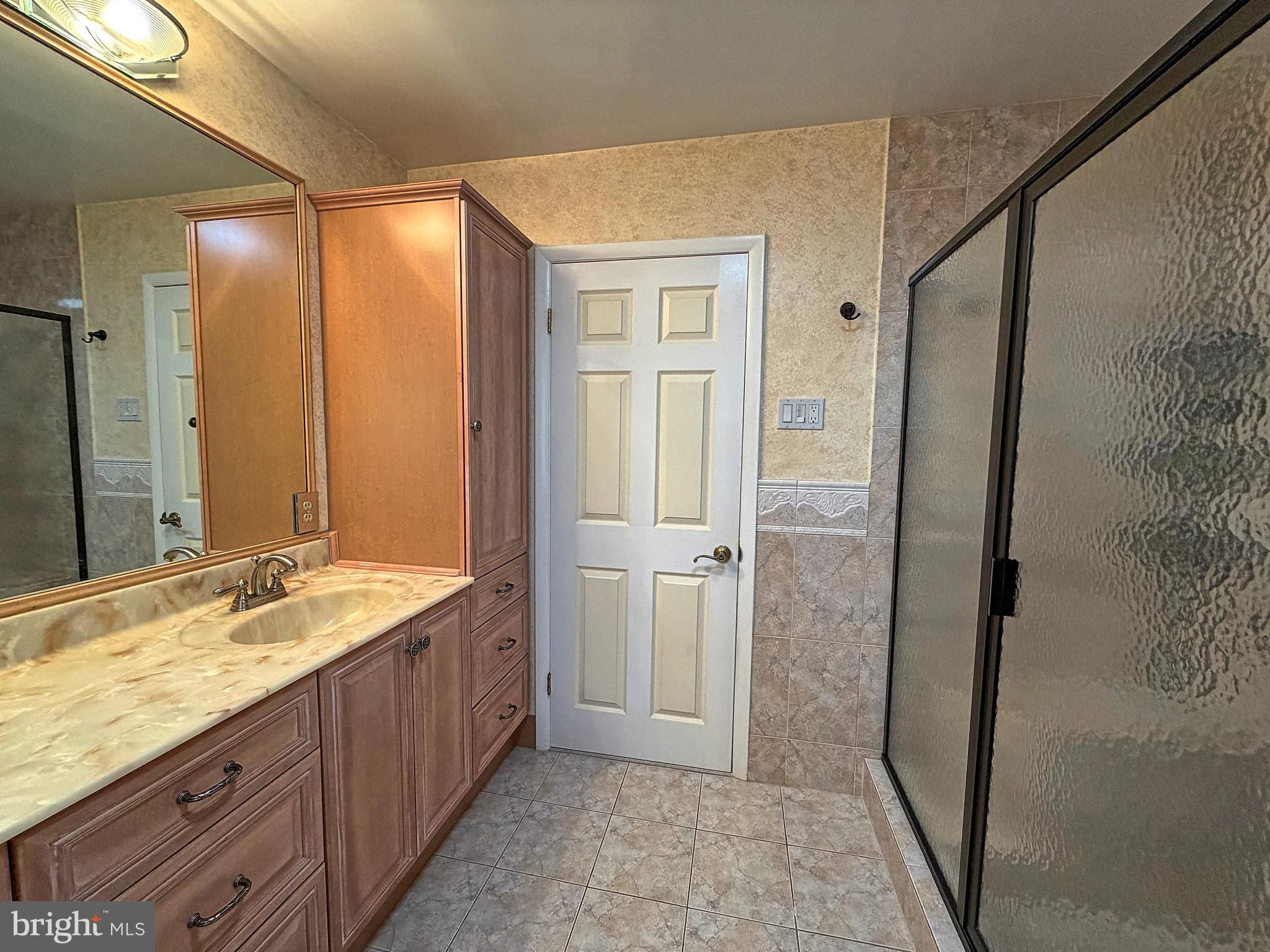 JONATHANS DELIGHT - Residential