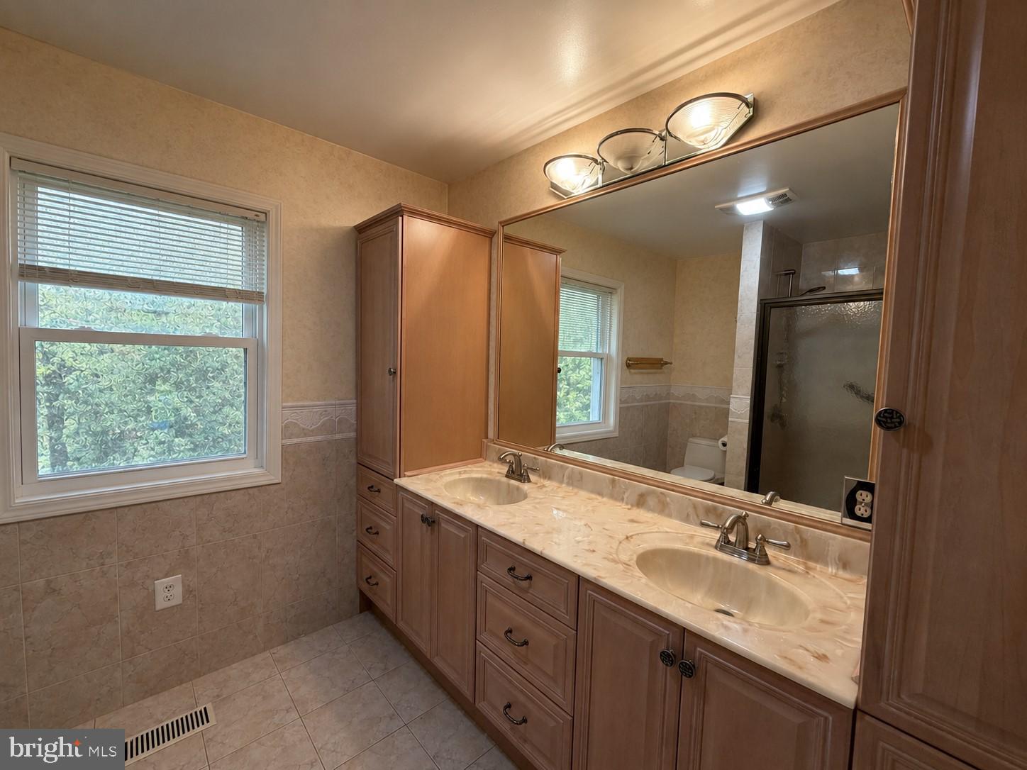 JONATHANS DELIGHT - Residential