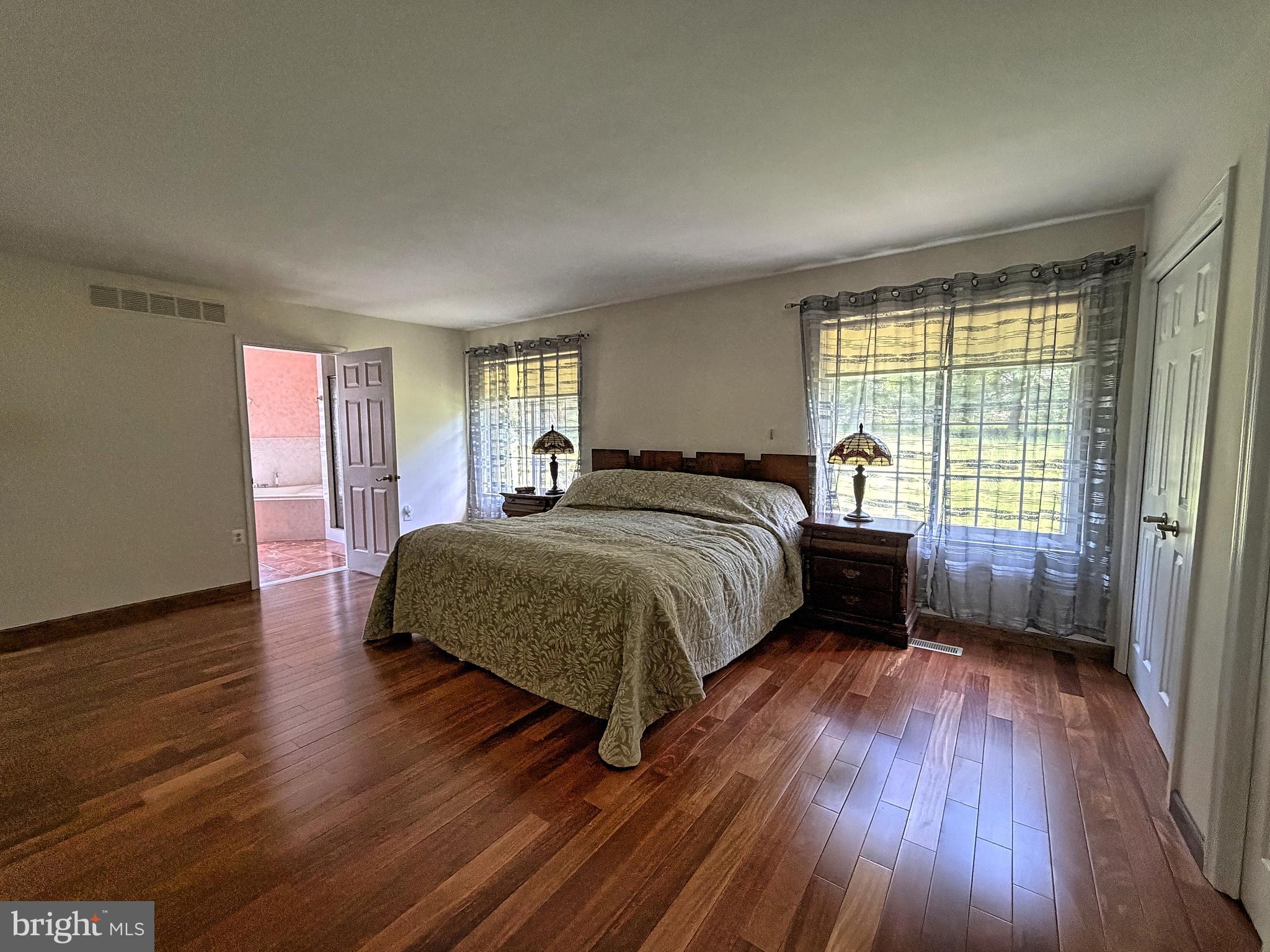 JONATHANS DELIGHT - Residential