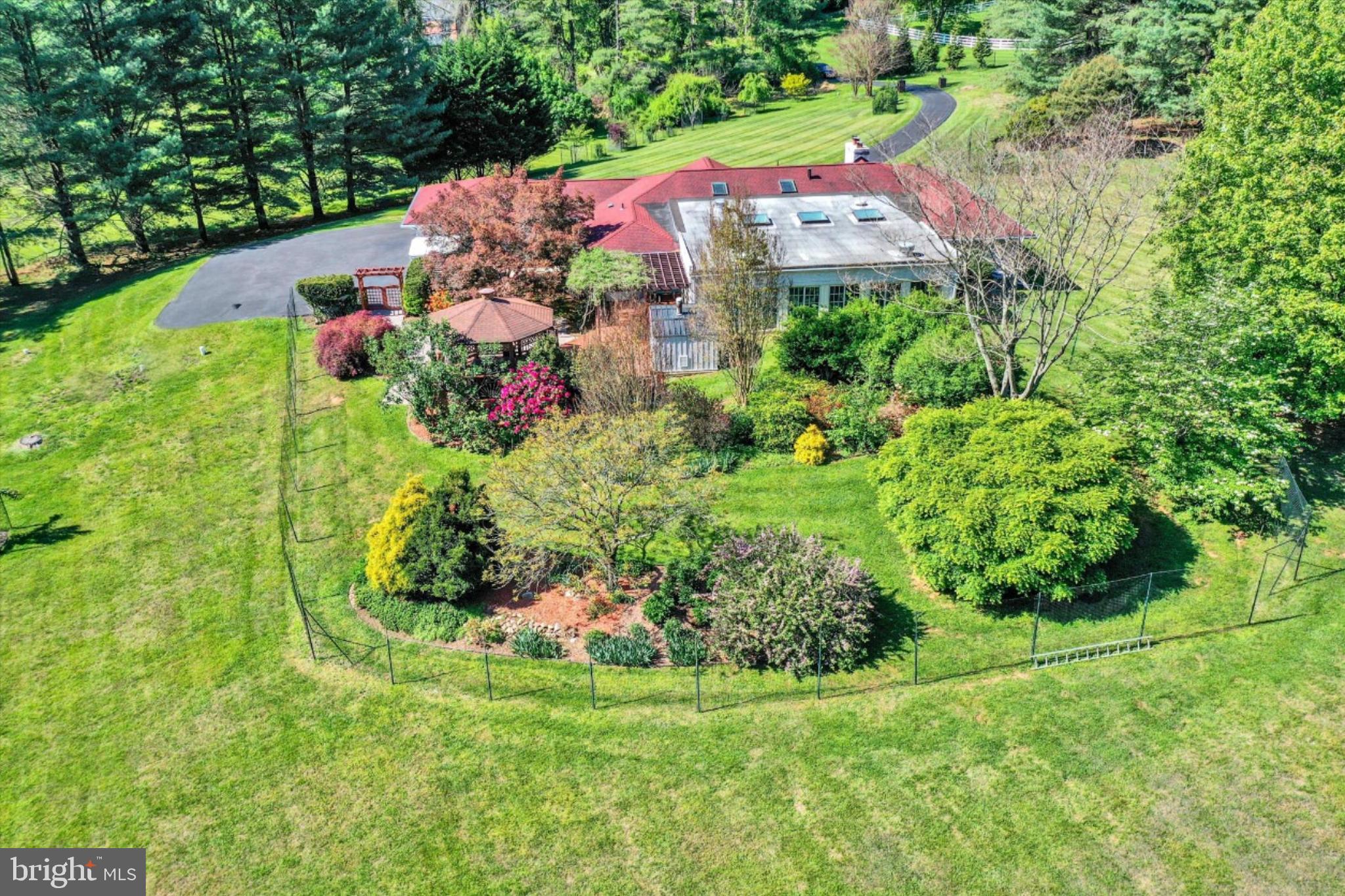 JONATHANS DELIGHT - Residential