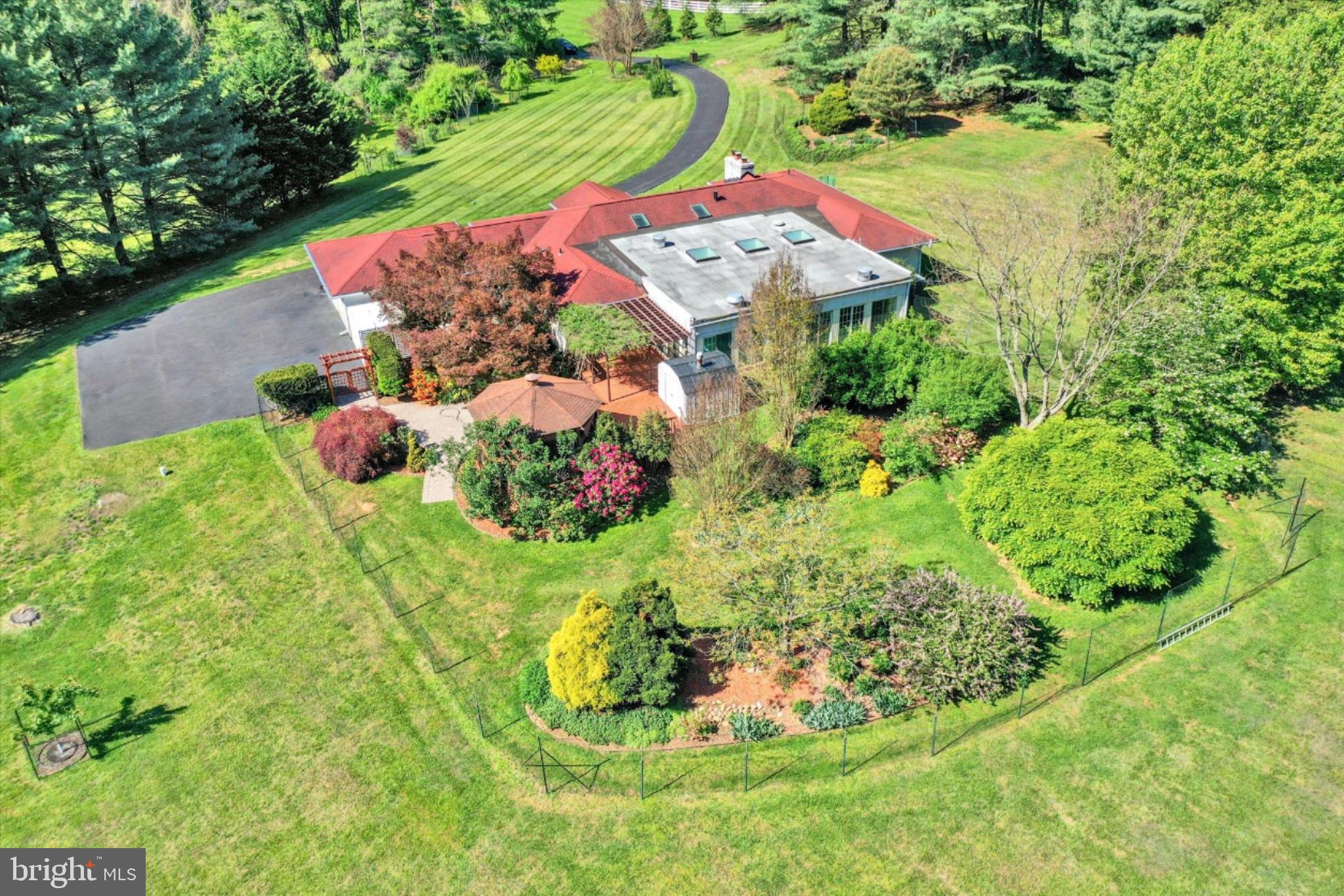 JONATHANS DELIGHT - Residential