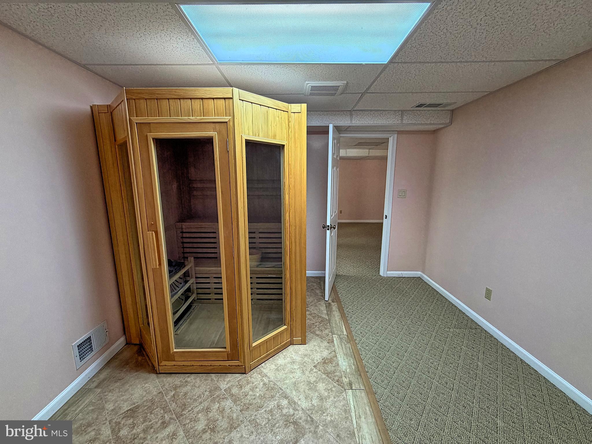 JONATHANS DELIGHT - Residential