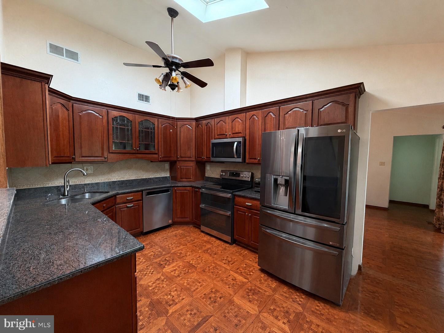 JONATHANS DELIGHT - Residential