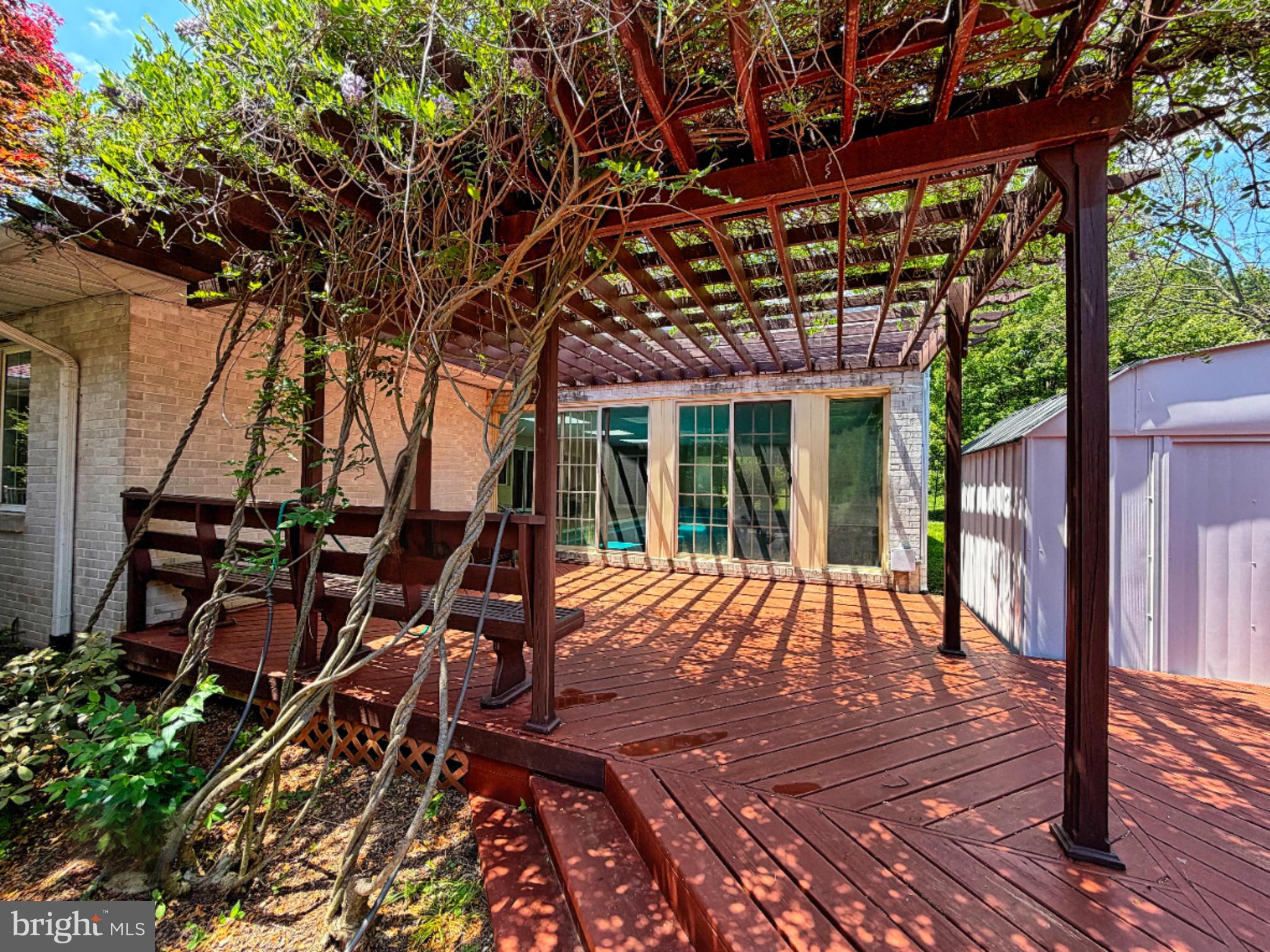 JONATHANS DELIGHT - Residential
