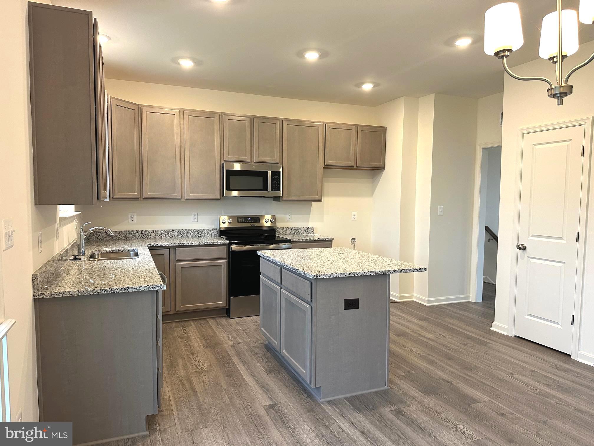SOUTH HILLS - Residential