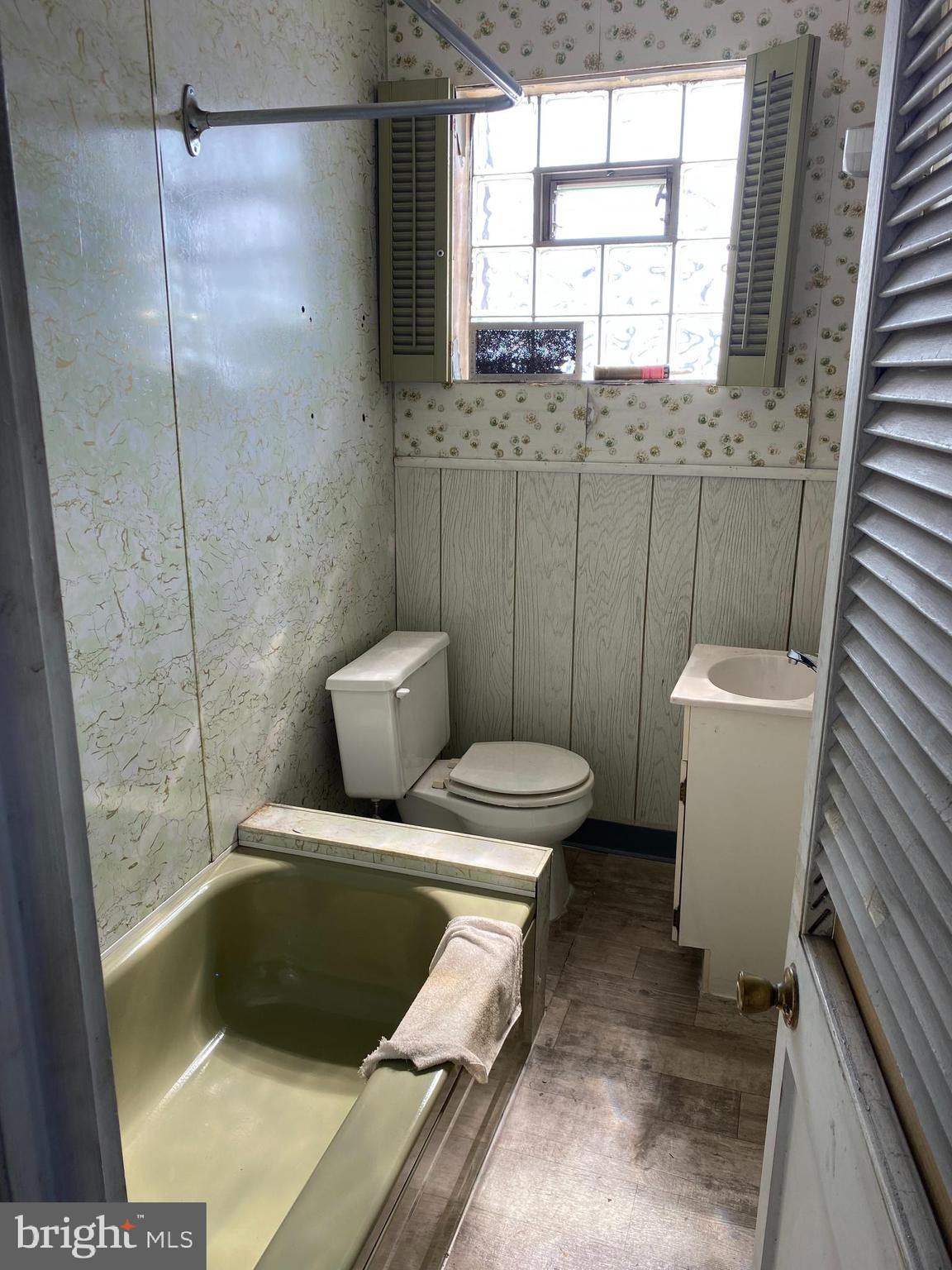 MAYFAIR - Commercial Sale