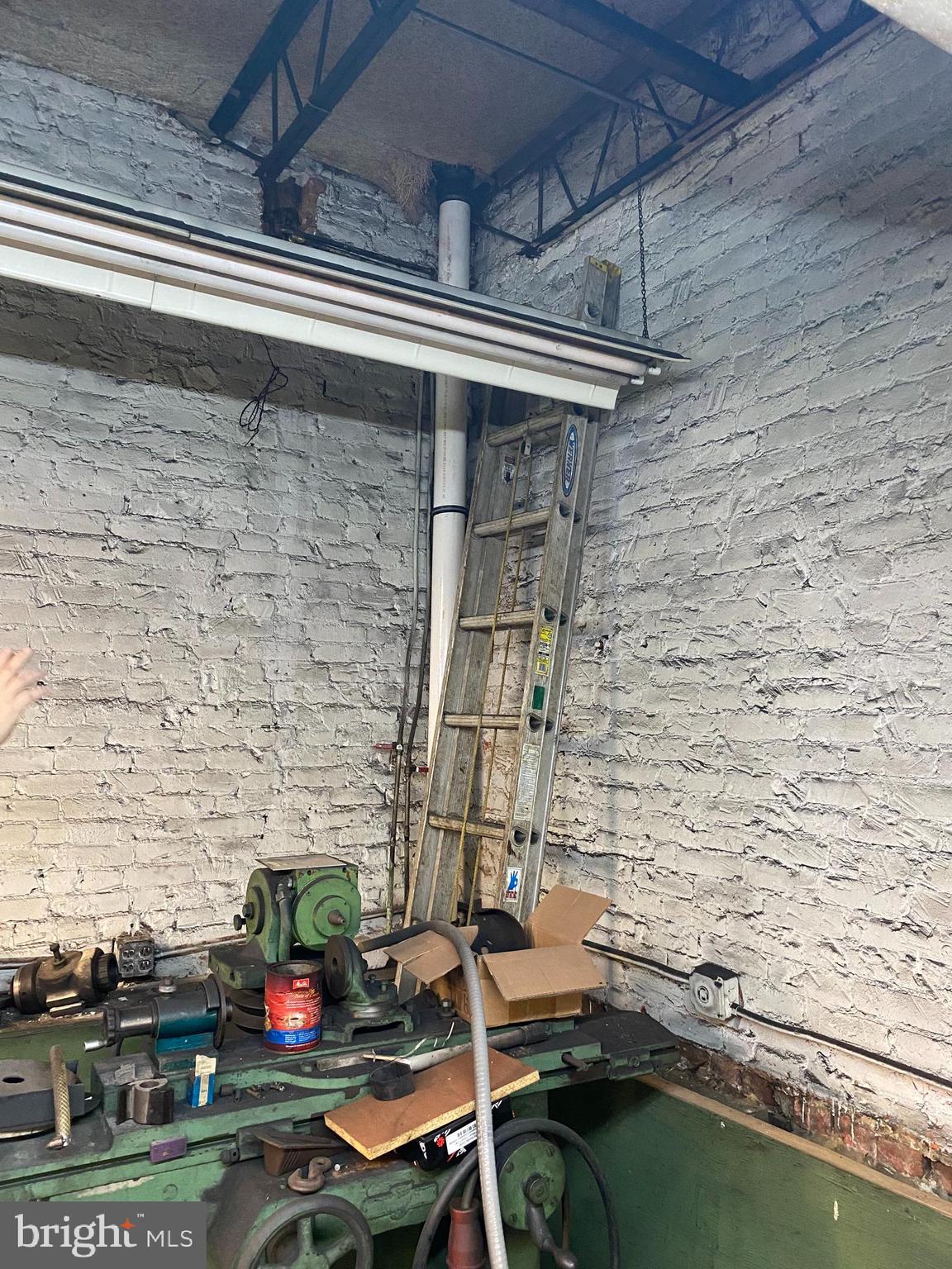 MAYFAIR - Commercial Sale