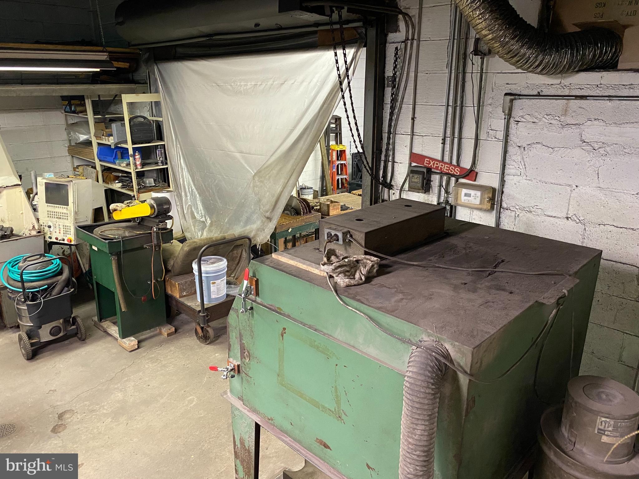 MAYFAIR - Commercial Sale