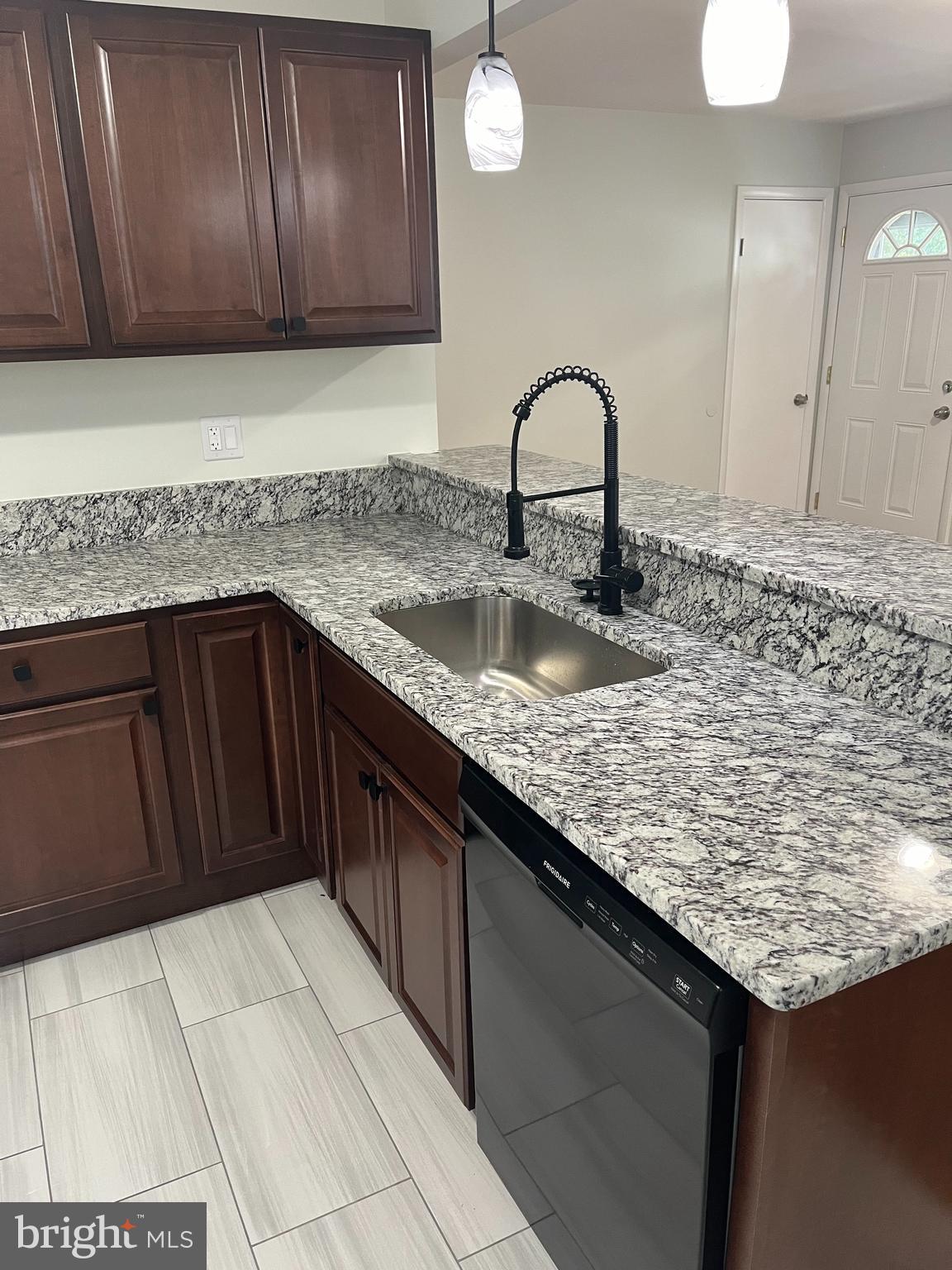 GLENARDEN HEIGHTS - Residential Lease