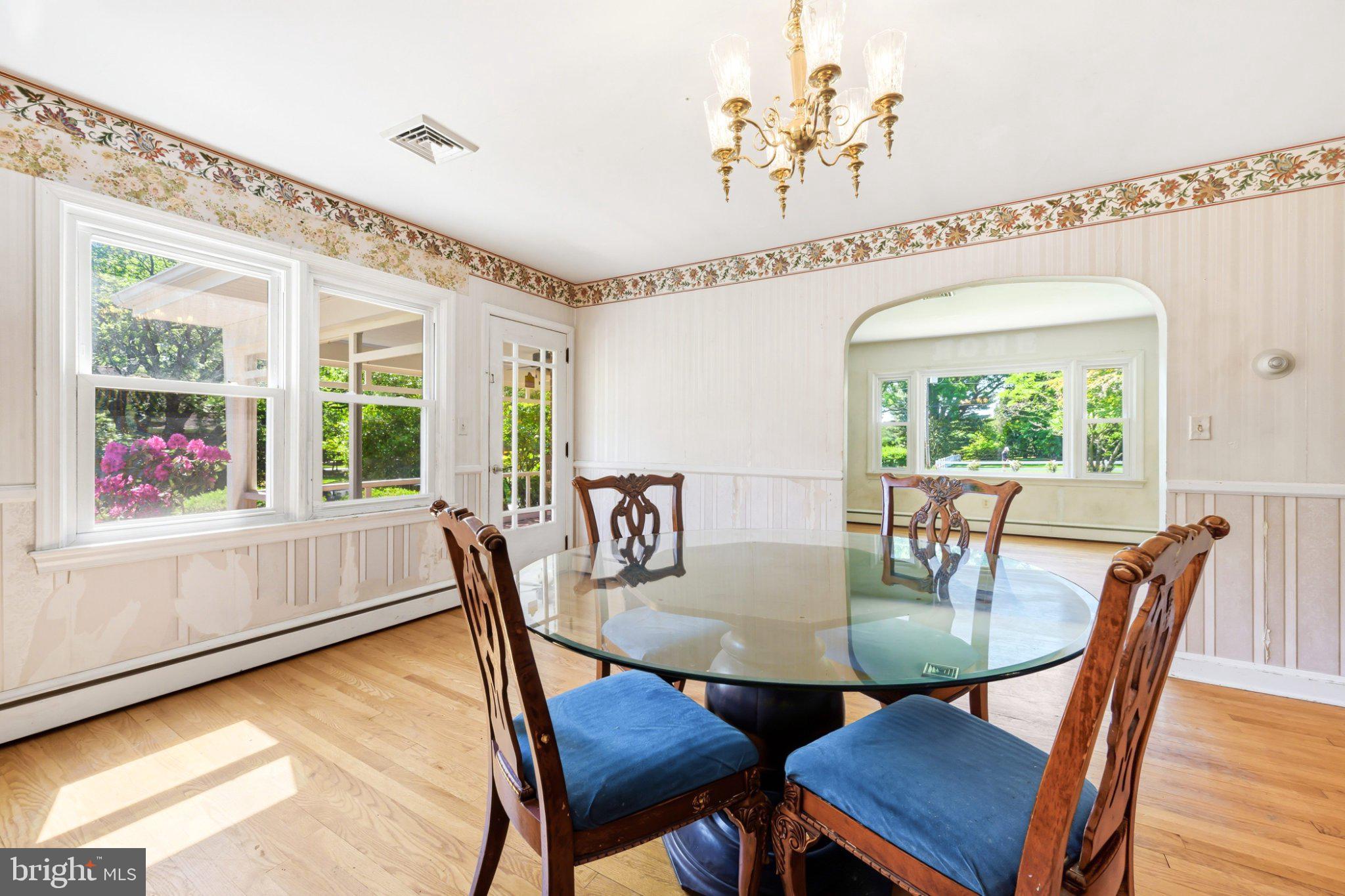 COUNTRY CLUB ESTATES - Residential