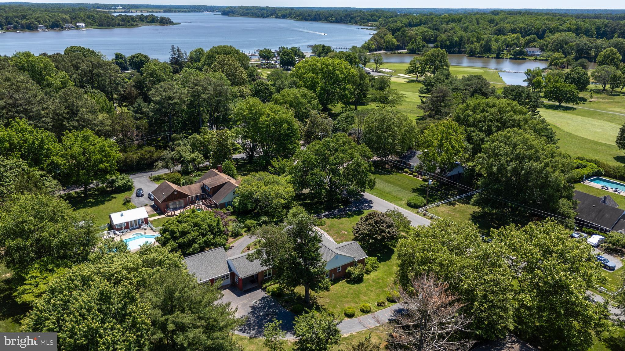 COUNTRY CLUB ESTATES - Residential