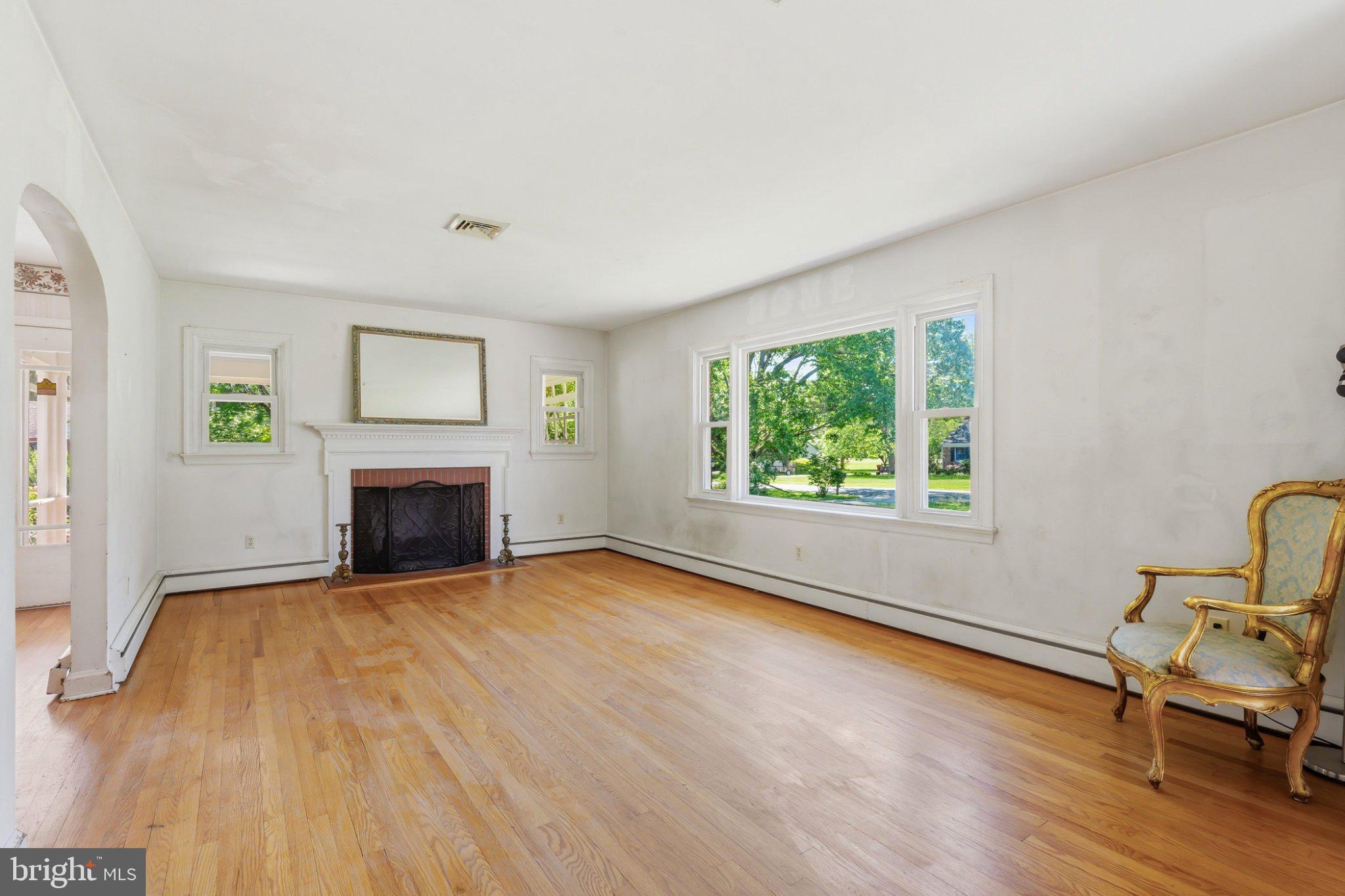 COUNTRY CLUB ESTATES - Residential