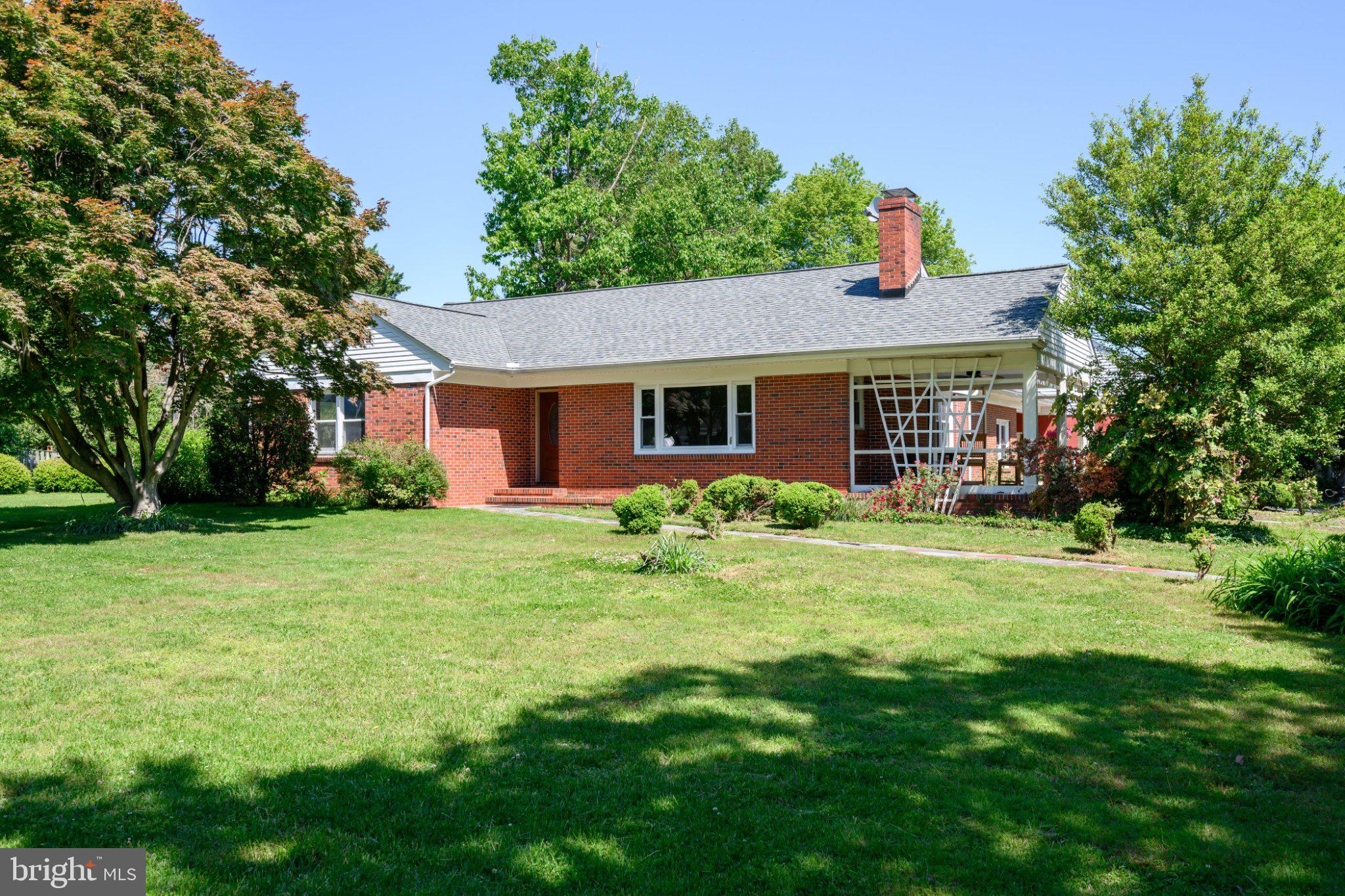 COUNTRY CLUB ESTATES - Residential