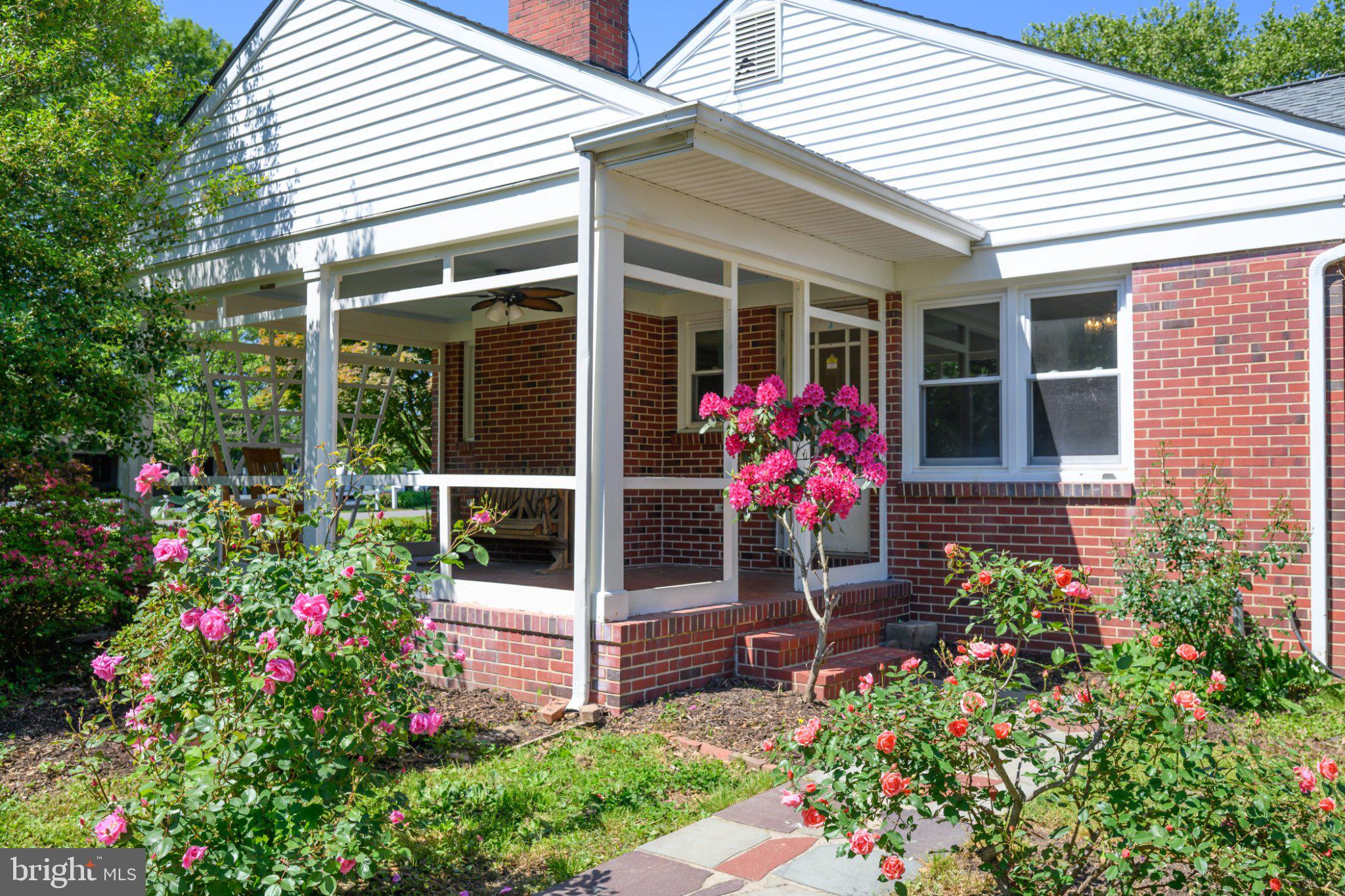 COUNTRY CLUB ESTATES - Residential