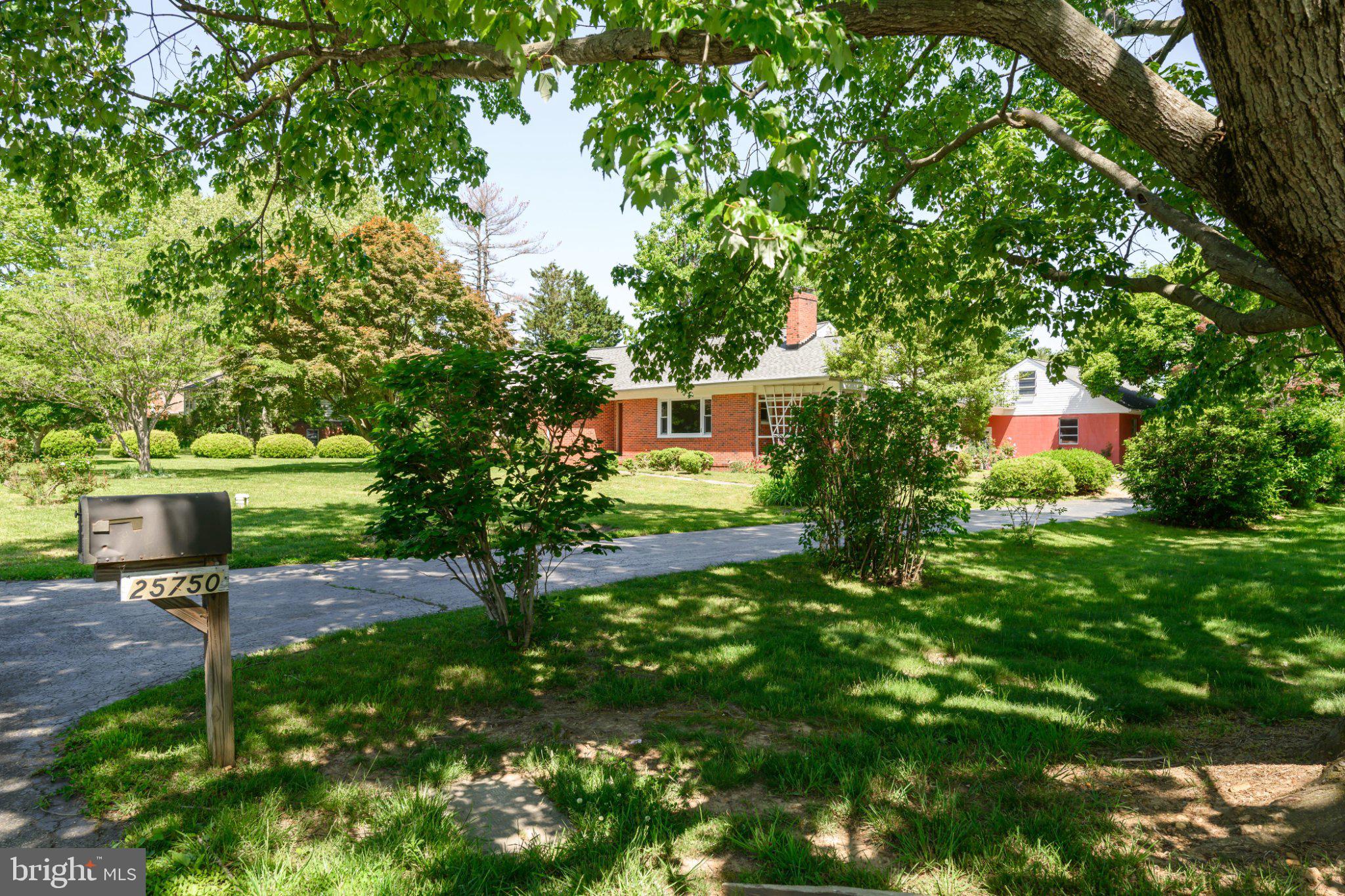 COUNTRY CLUB ESTATES - Residential