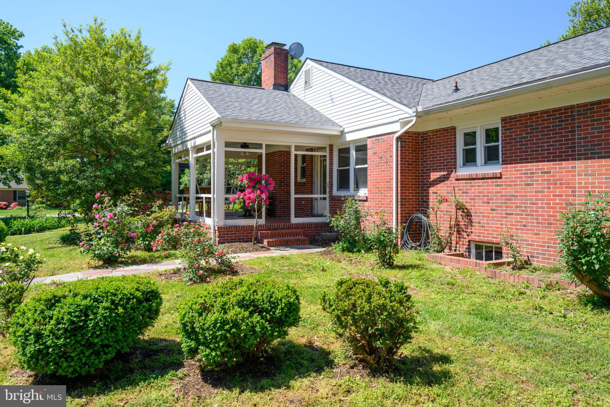 COUNTRY CLUB ESTATES - Residential