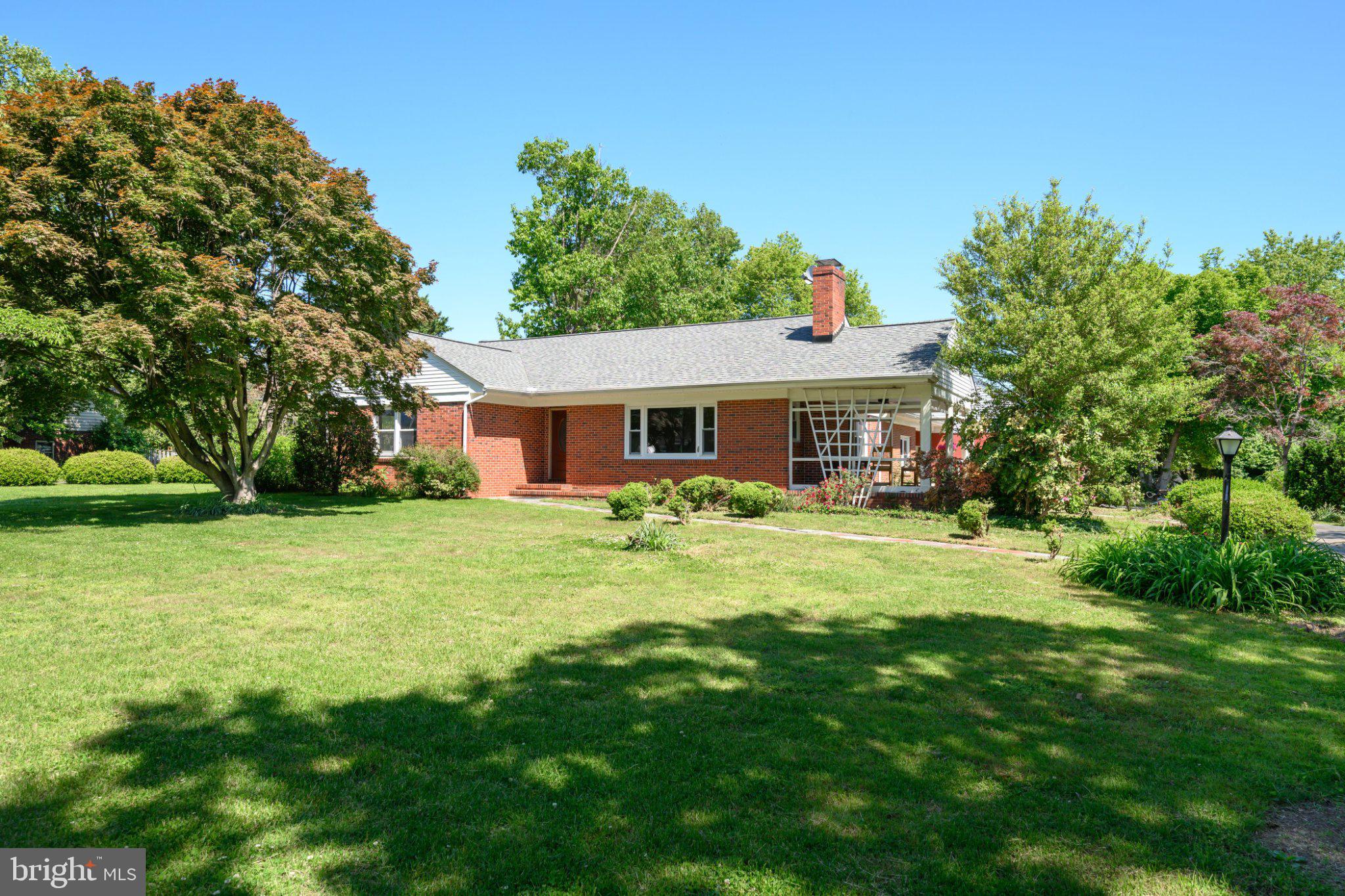 COUNTRY CLUB ESTATES - Residential