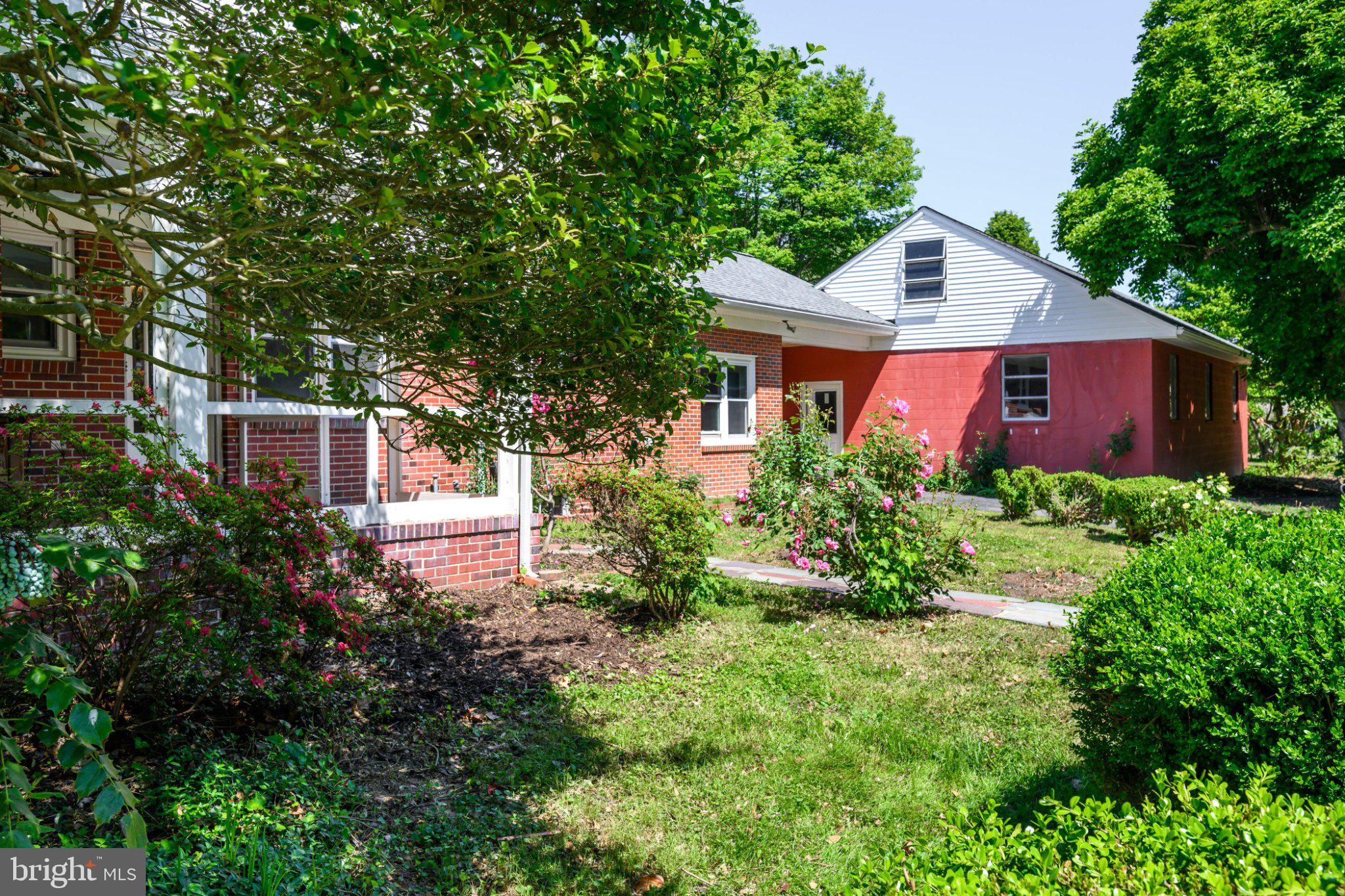 COUNTRY CLUB ESTATES - Residential