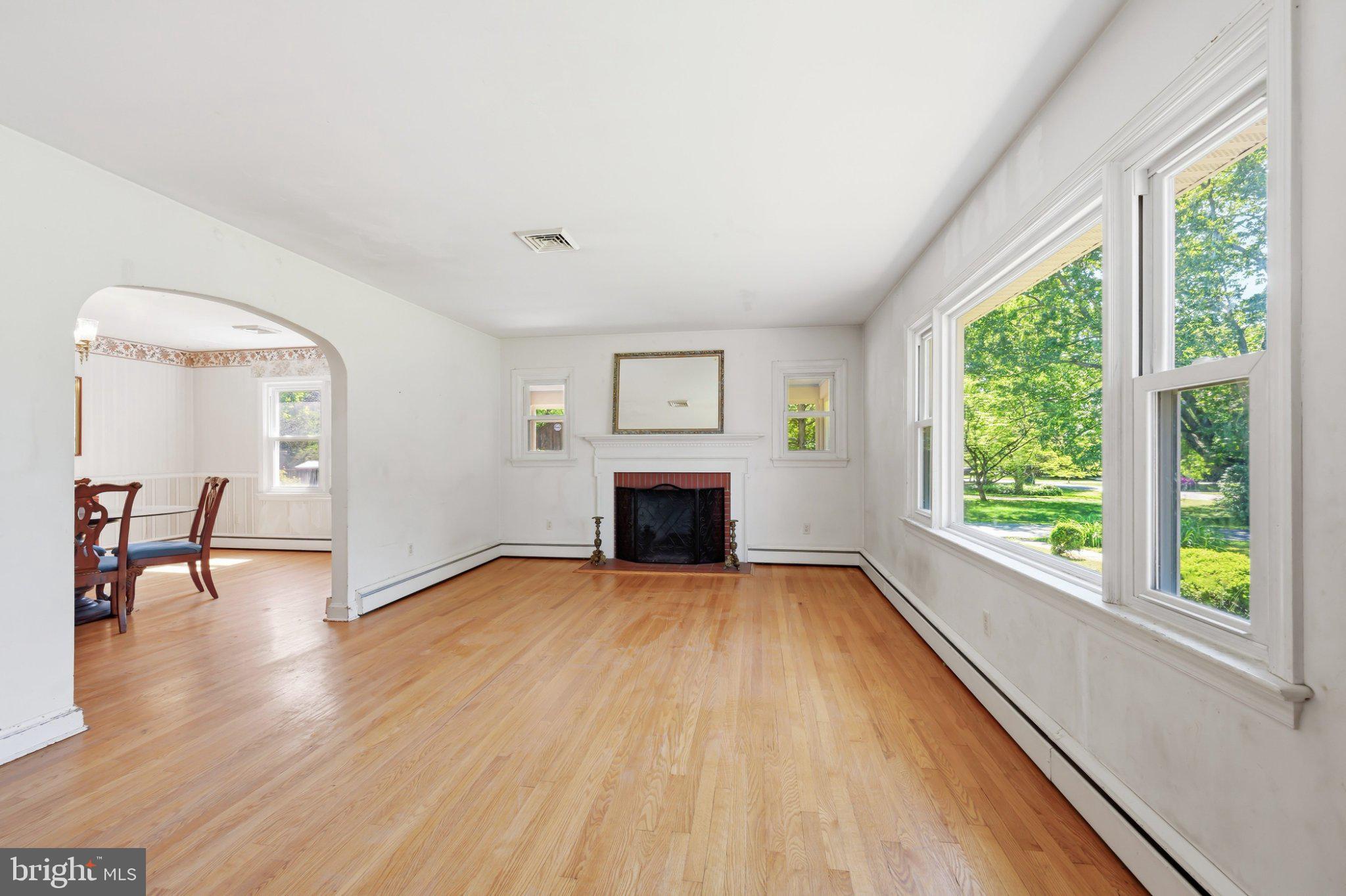 COUNTRY CLUB ESTATES - Residential