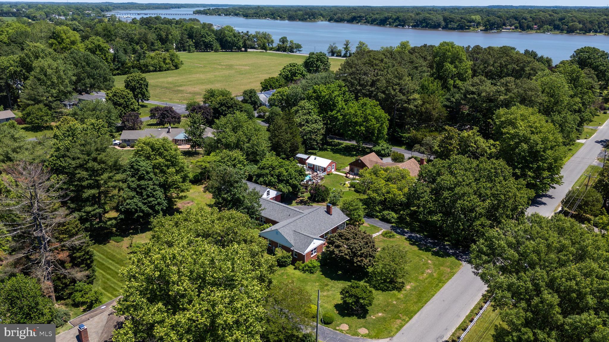 COUNTRY CLUB ESTATES - Residential