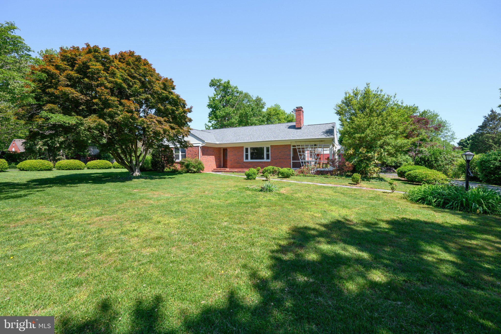 COUNTRY CLUB ESTATES - Residential