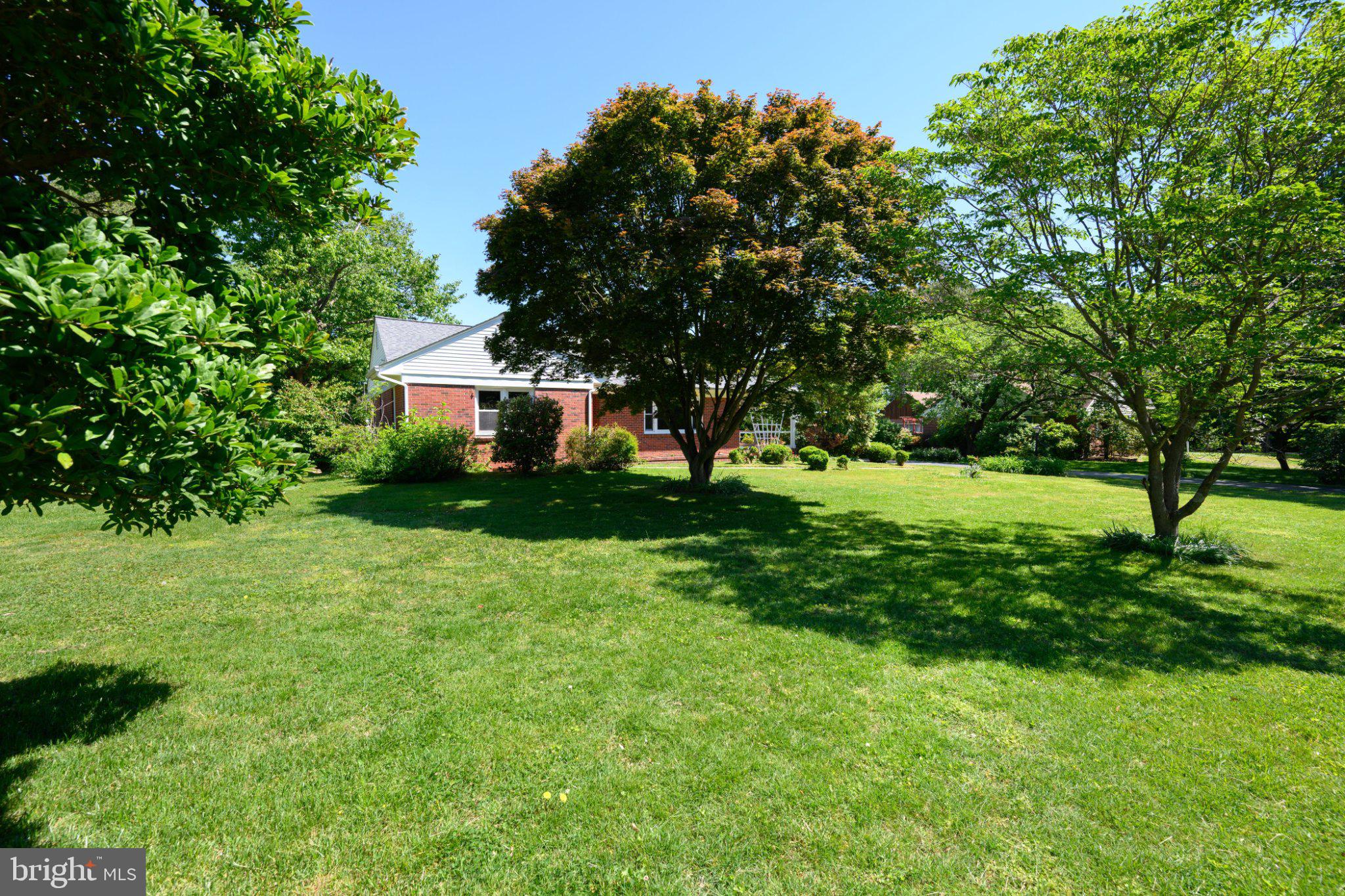 COUNTRY CLUB ESTATES - Residential
