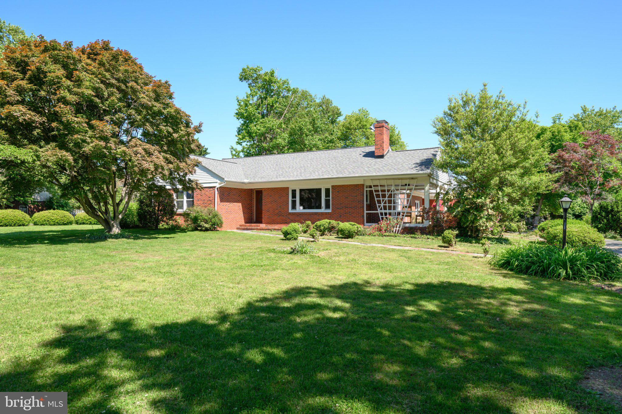 COUNTRY CLUB ESTATES - Residential