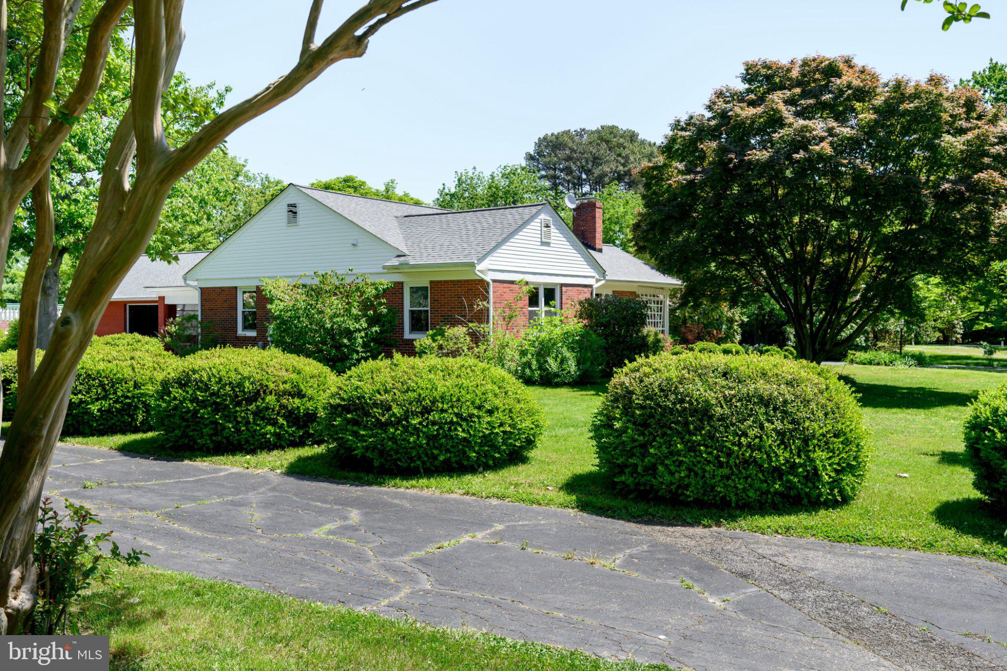 COUNTRY CLUB ESTATES - Residential