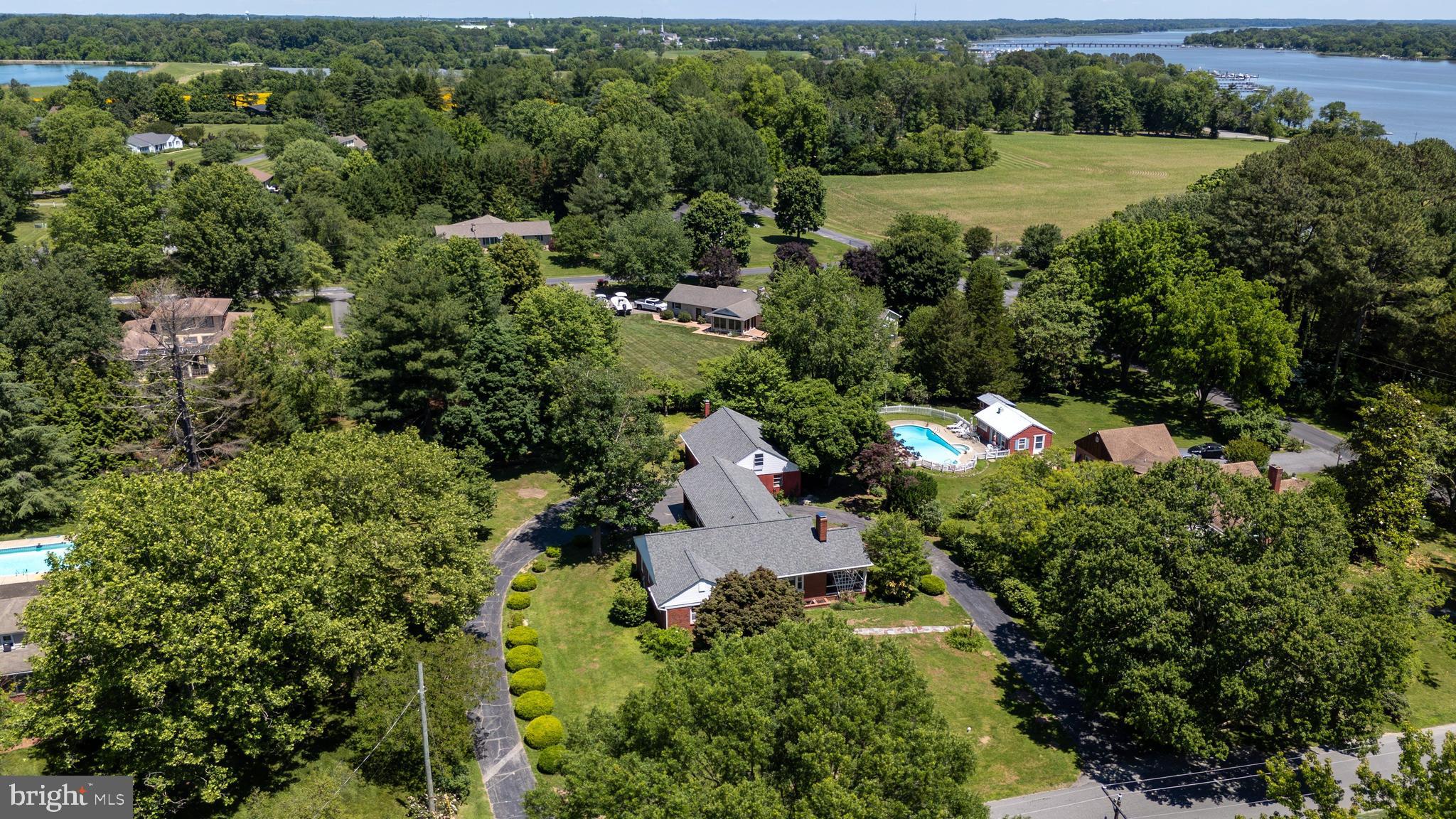 COUNTRY CLUB ESTATES - Residential
