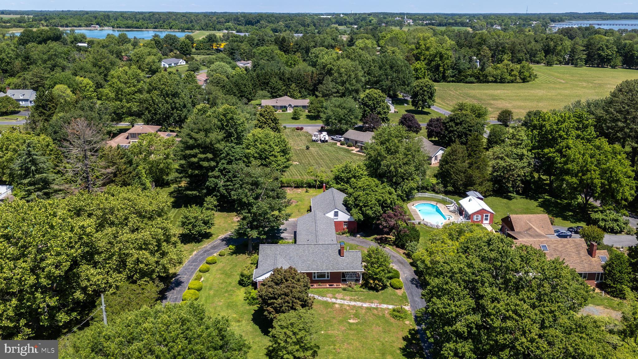 COUNTRY CLUB ESTATES - Residential
