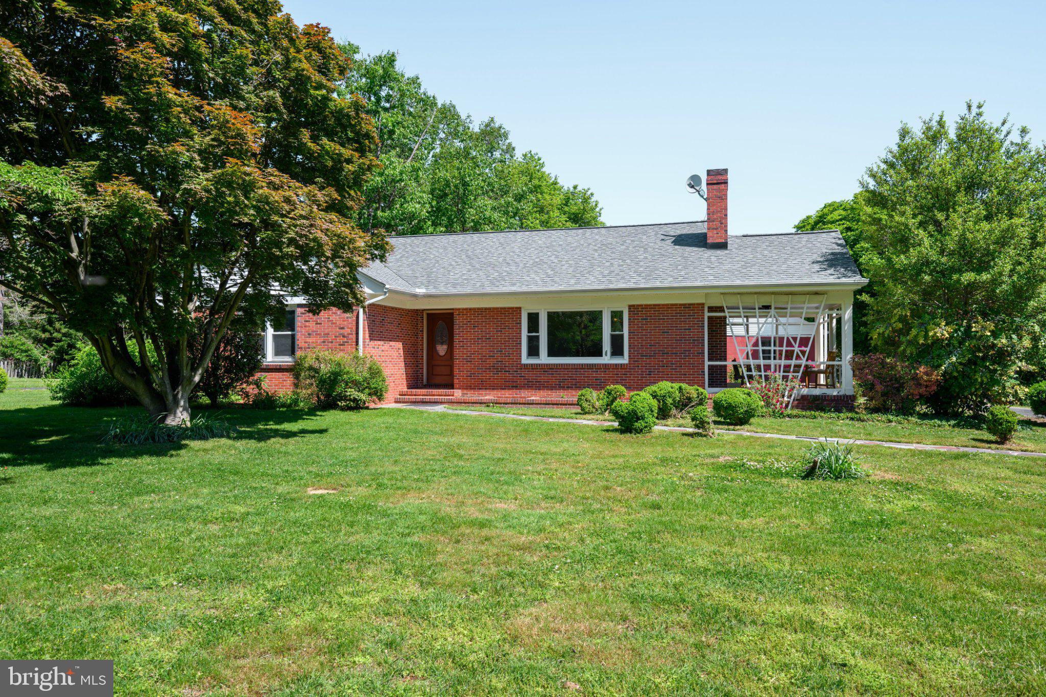 COUNTRY CLUB ESTATES - Residential