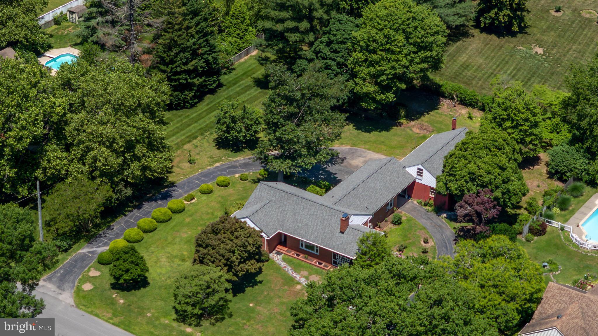 COUNTRY CLUB ESTATES - Residential