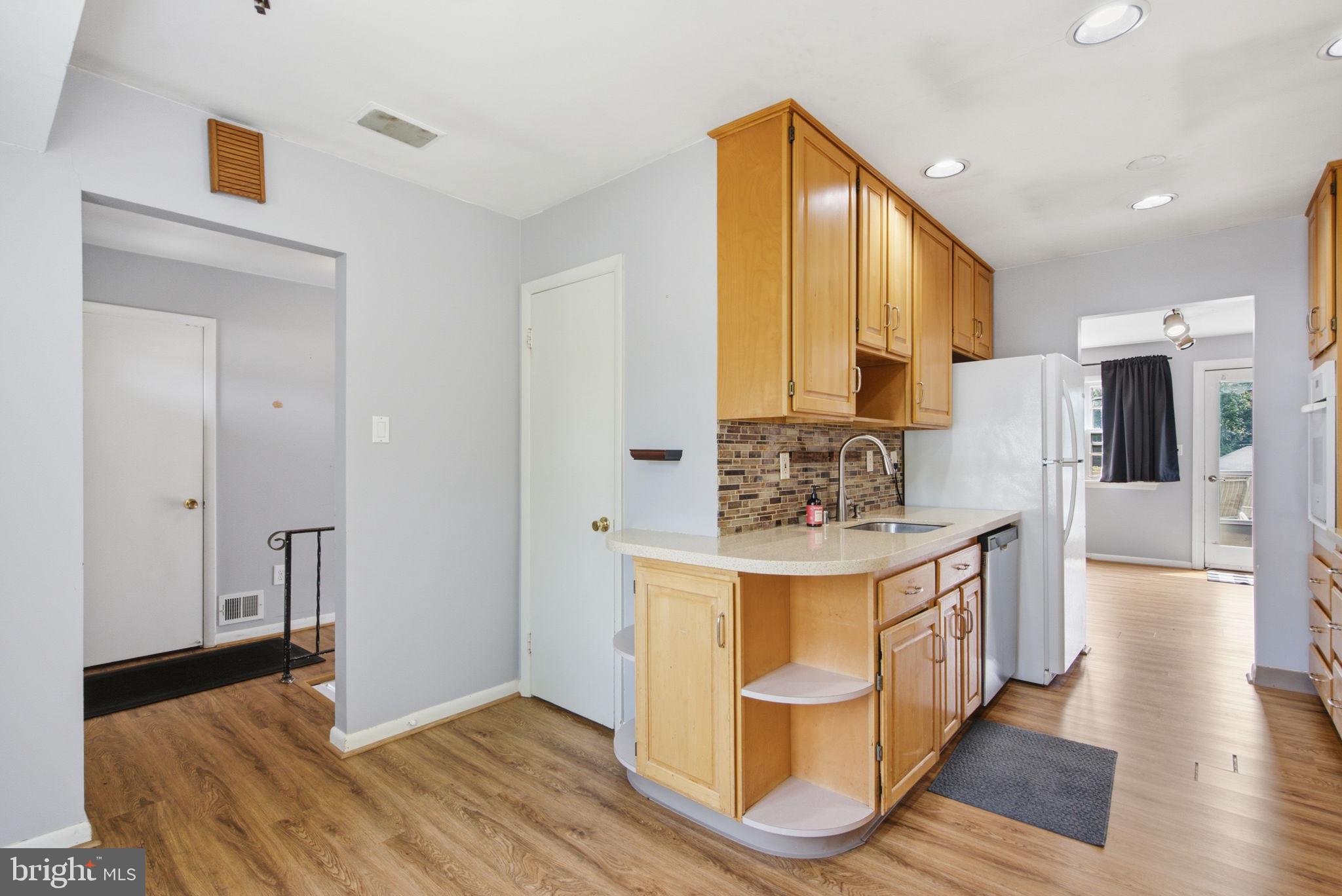 UNIVERSITY VIEW - Residential