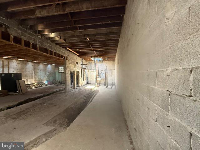 FRANKFORD - Commercial Sale