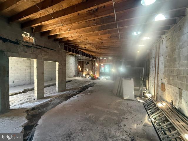 FRANKFORD - Commercial Sale