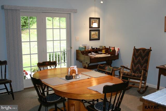 ROTH'S FARM VILLAGE - Residential