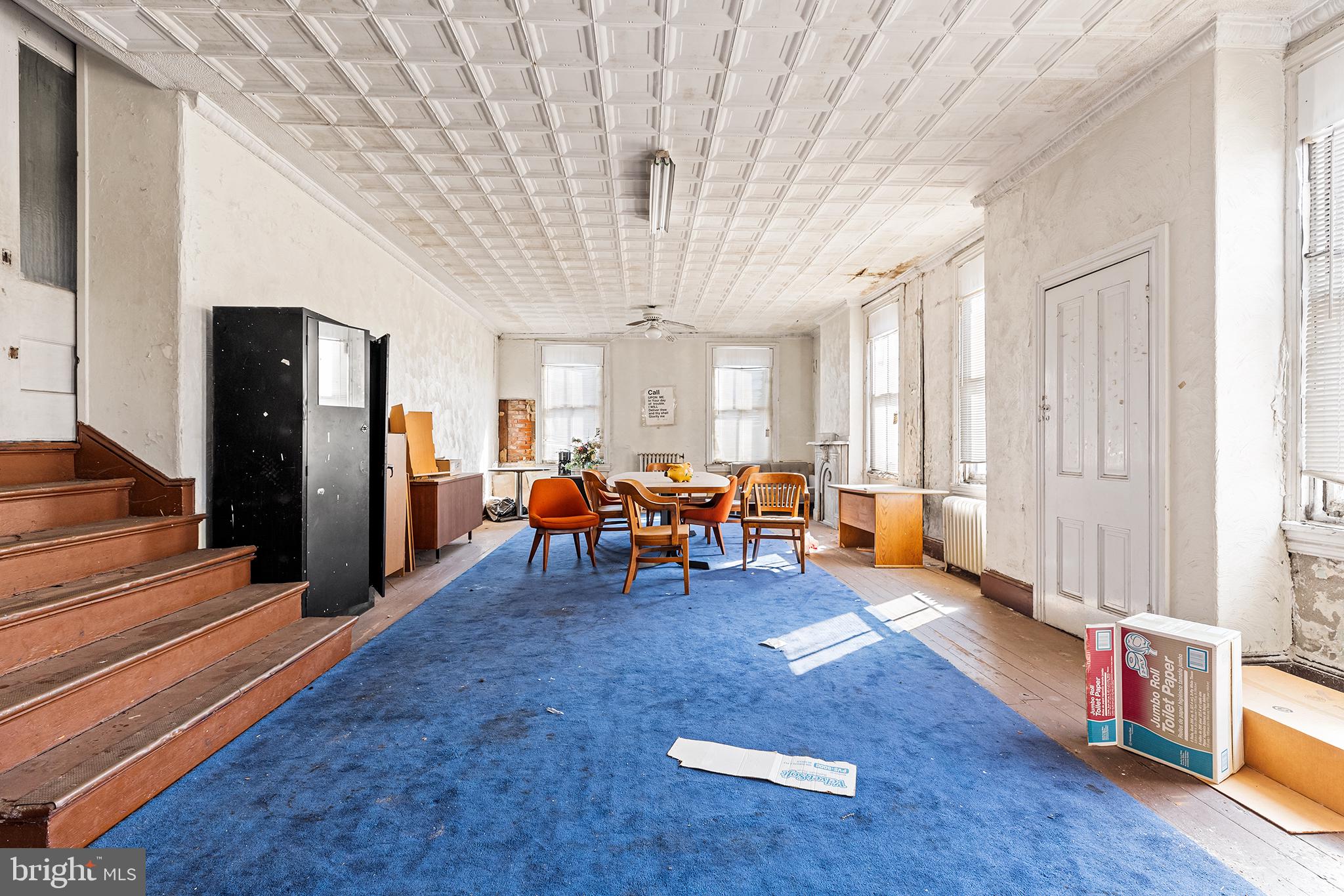 POINT BREEZE - Commercial Sale