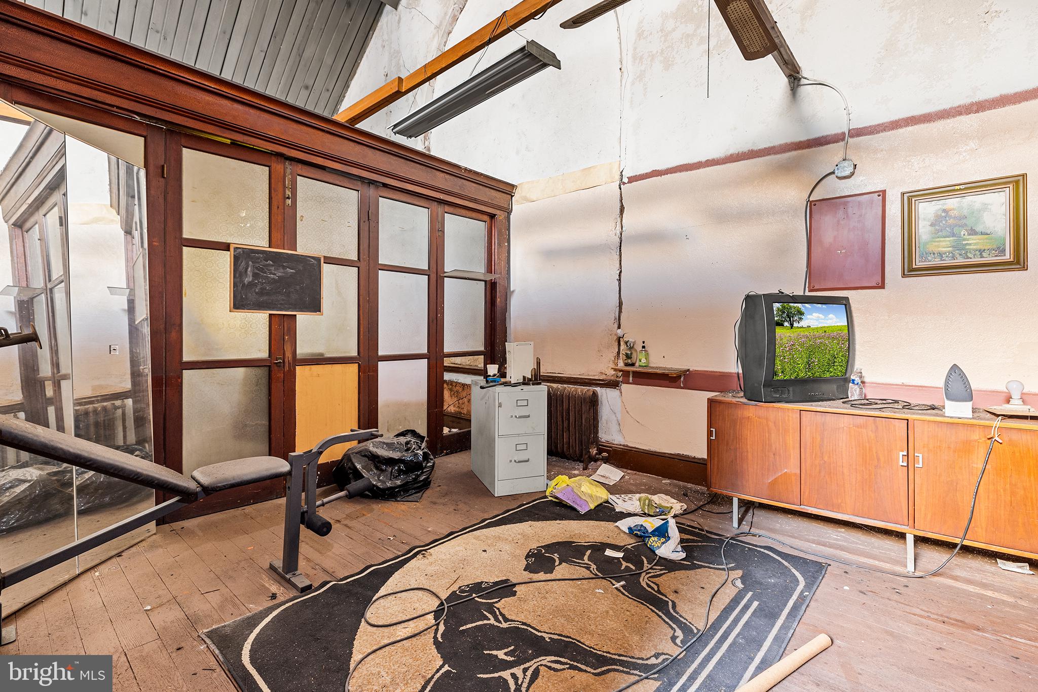 POINT BREEZE - Commercial Sale