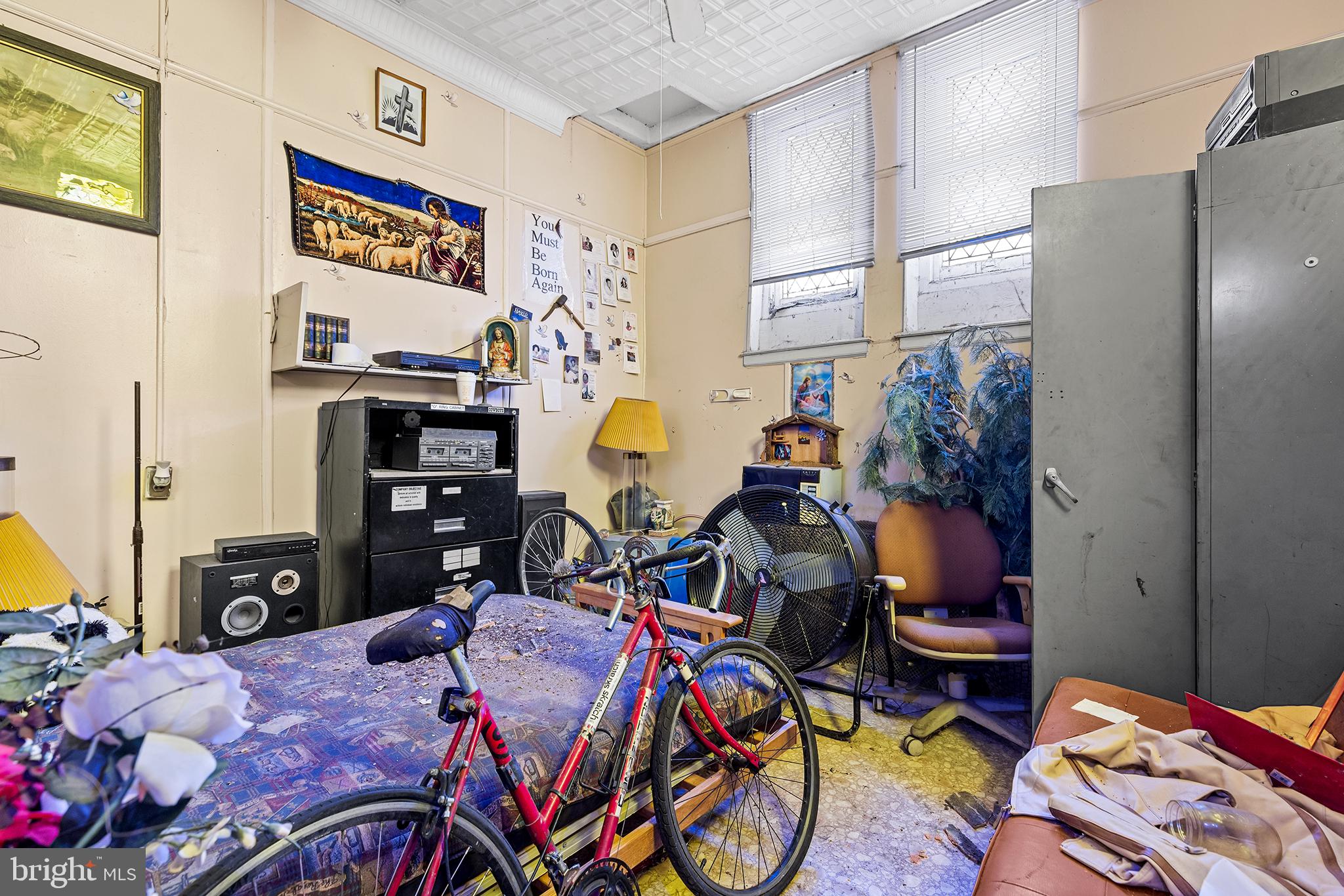 POINT BREEZE - Commercial Sale