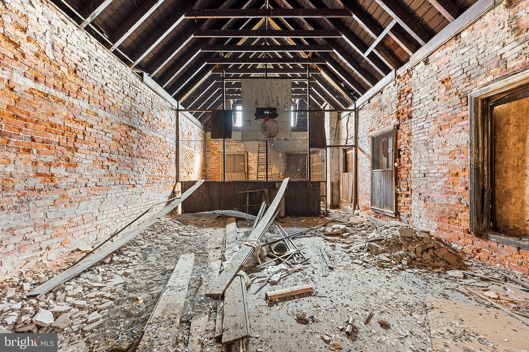 POINT BREEZE - Commercial Sale