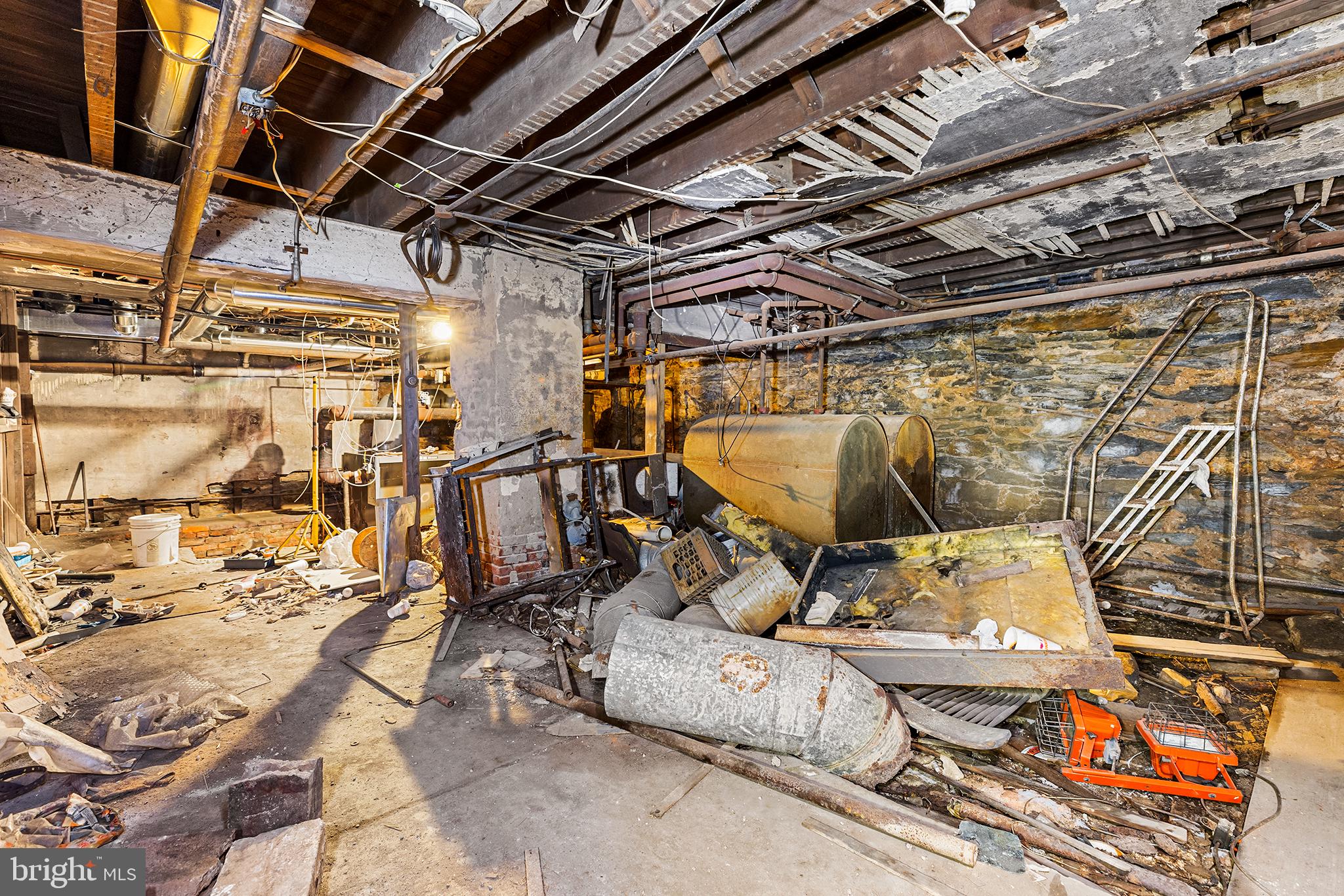 POINT BREEZE - Commercial Sale