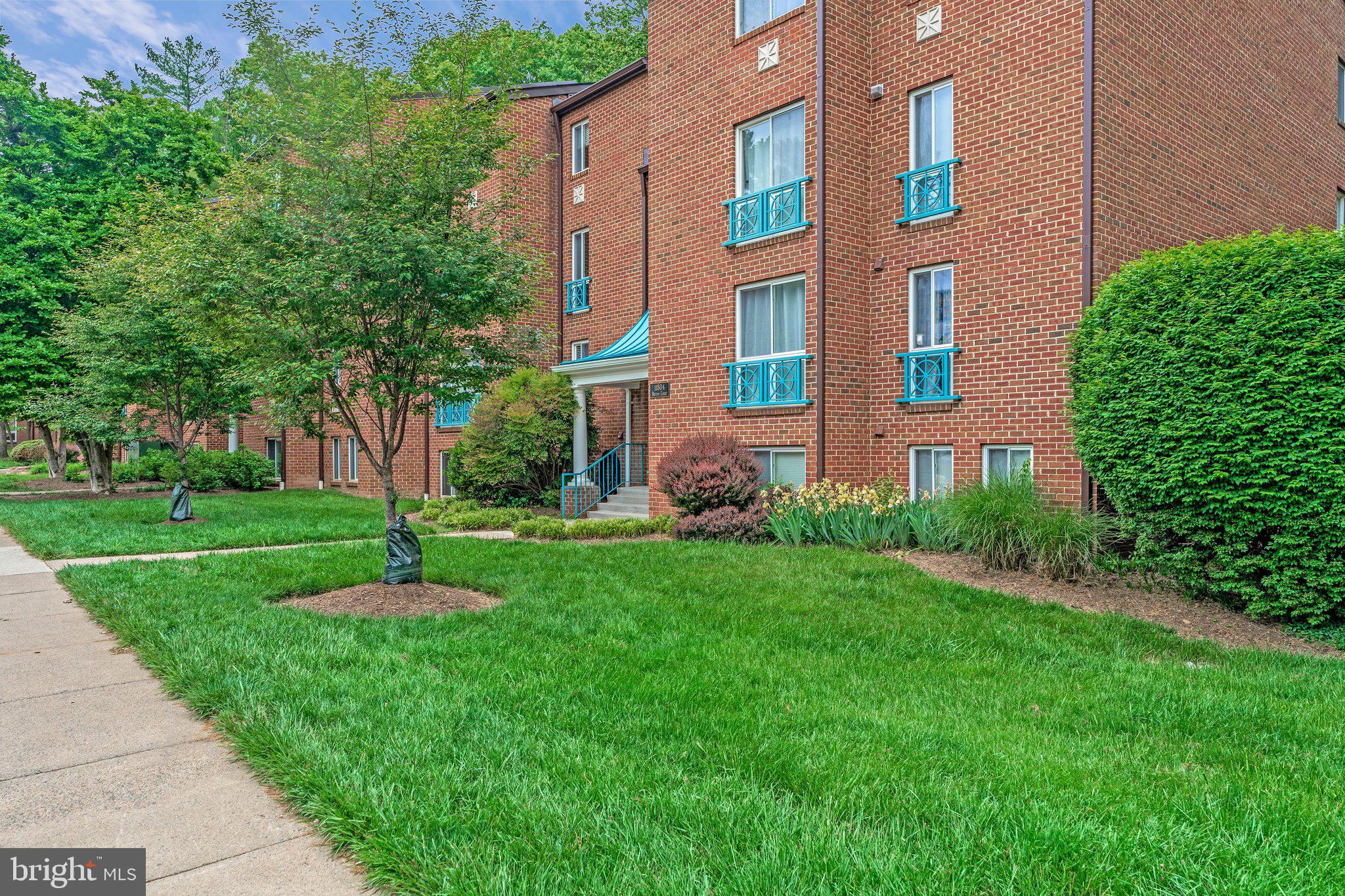 HUNTERS WOODS VILLAGE - Residential