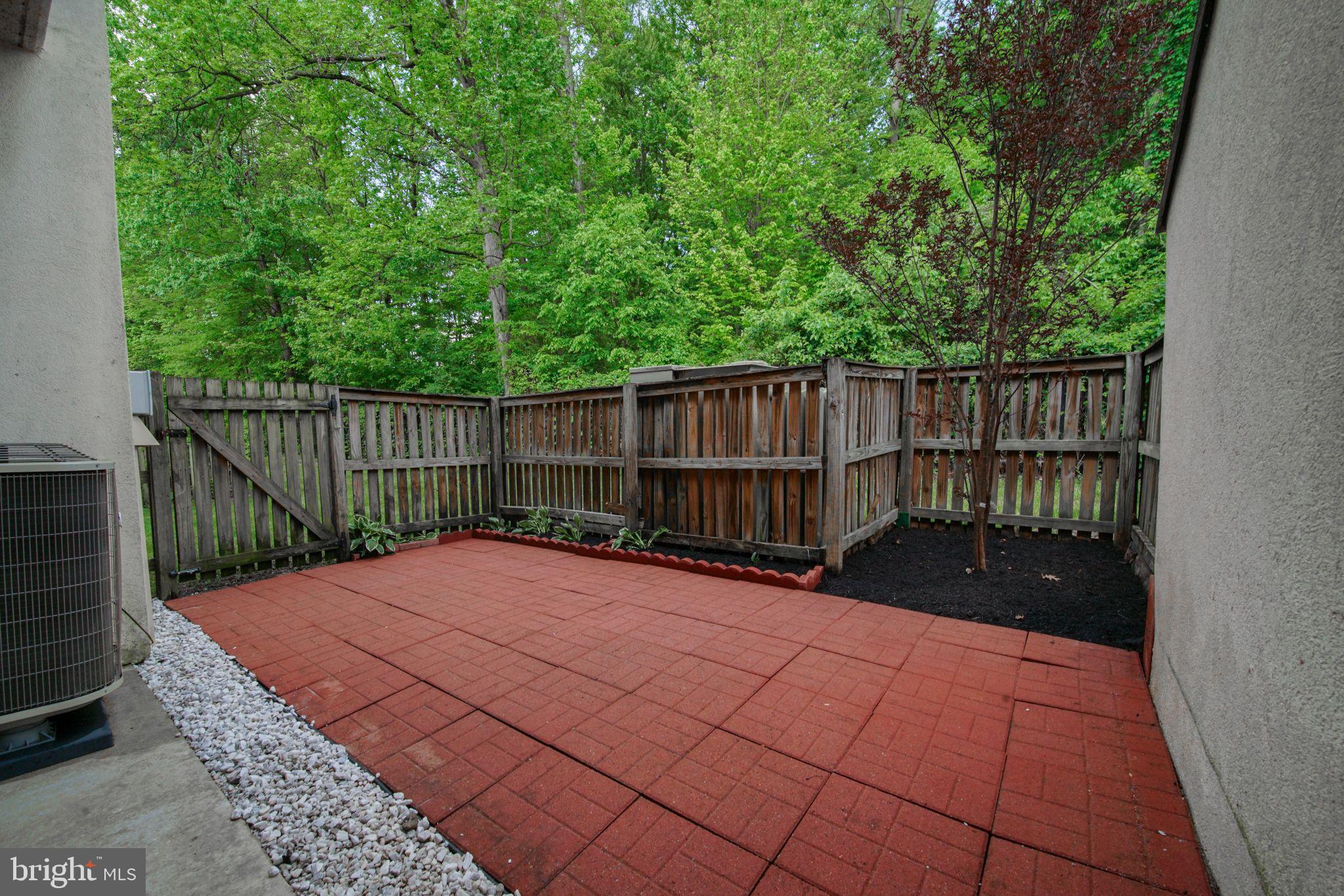 TREETOP CONDO - Residential