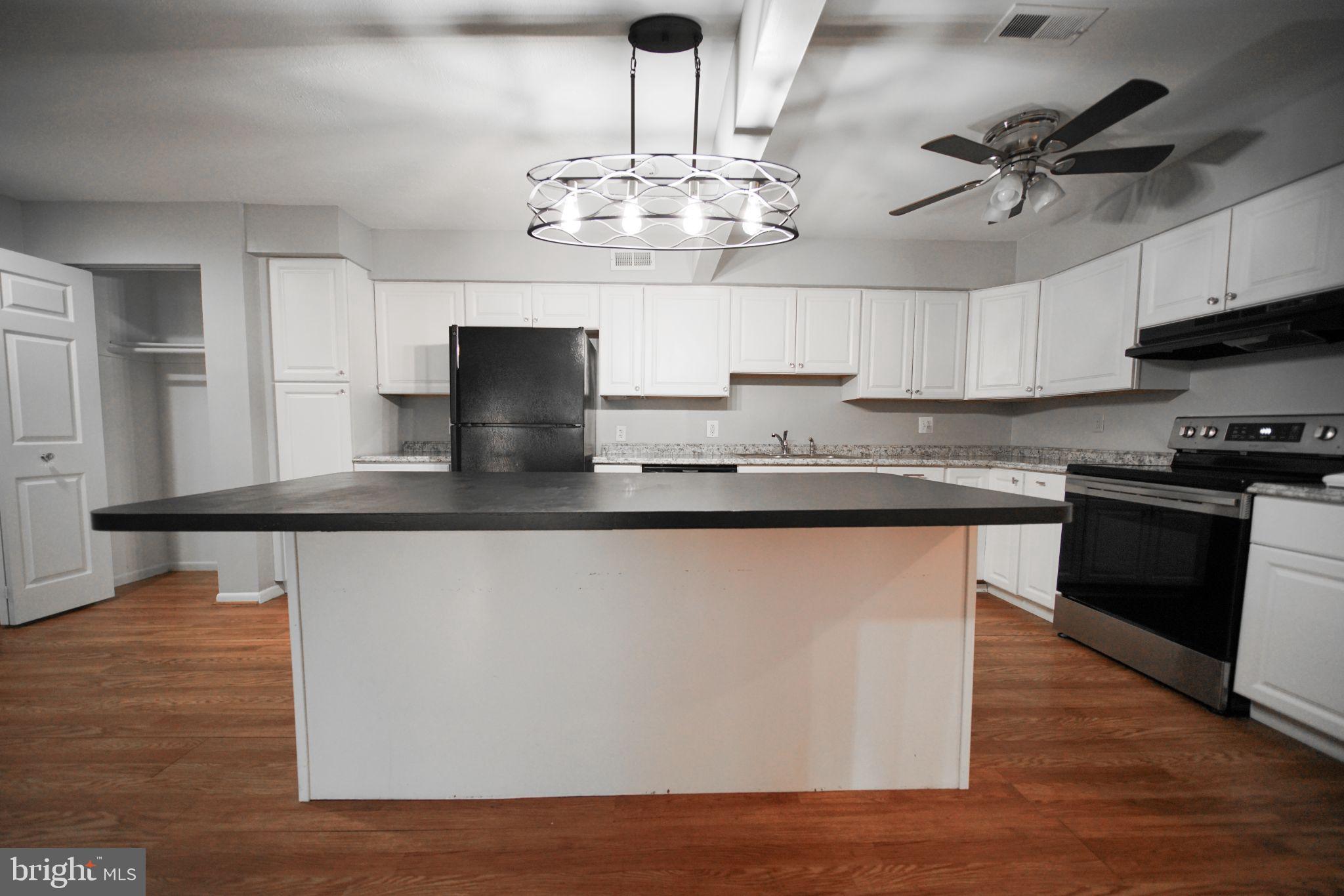 TREETOP CONDO - Residential
