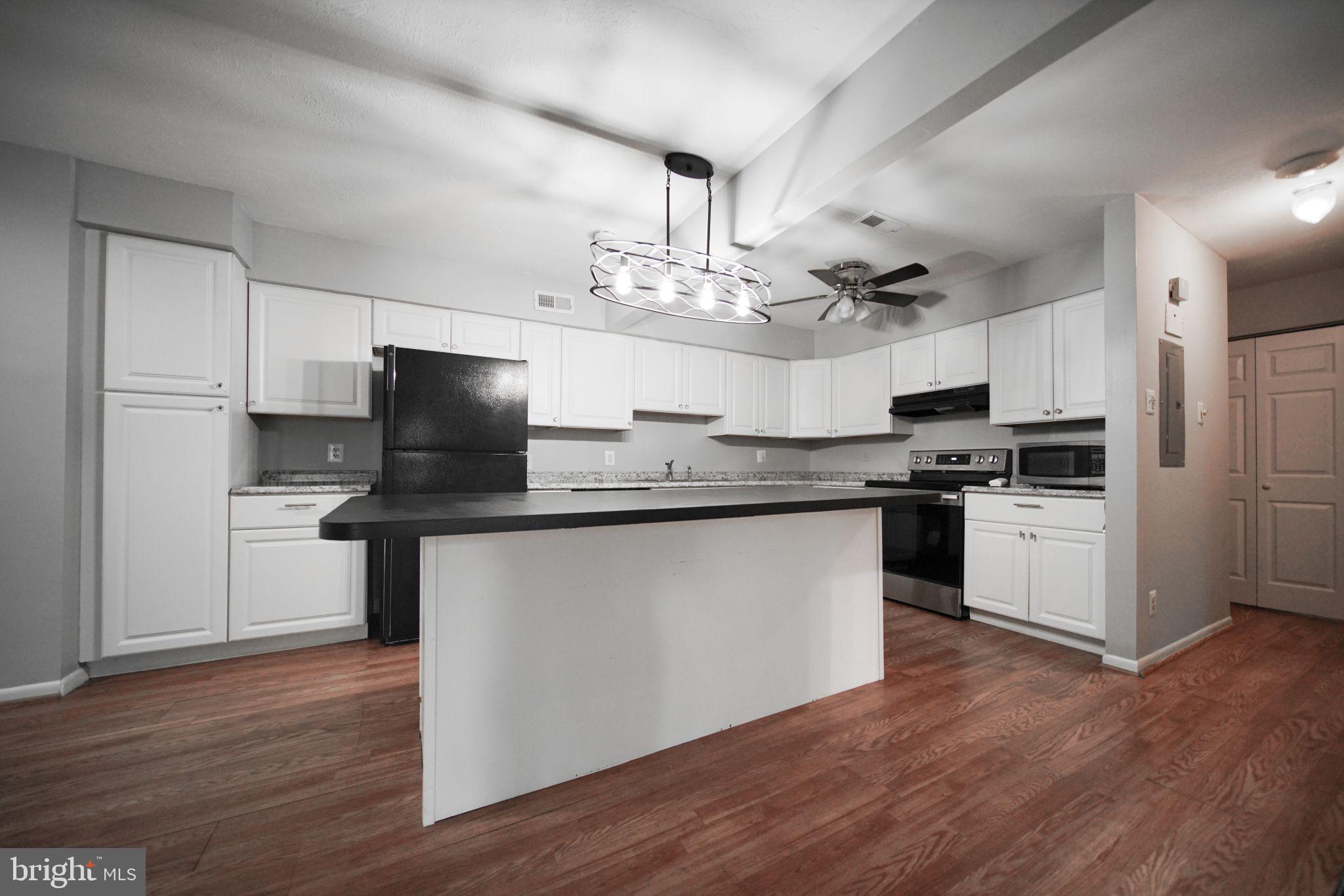 TREETOP CONDO - Residential