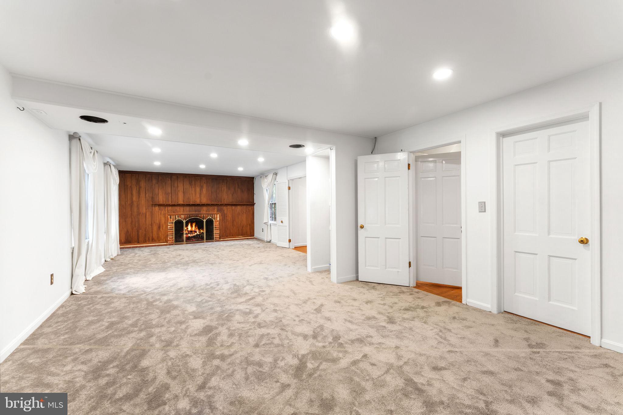 ROCKVILLE OUTSIDE - Residential