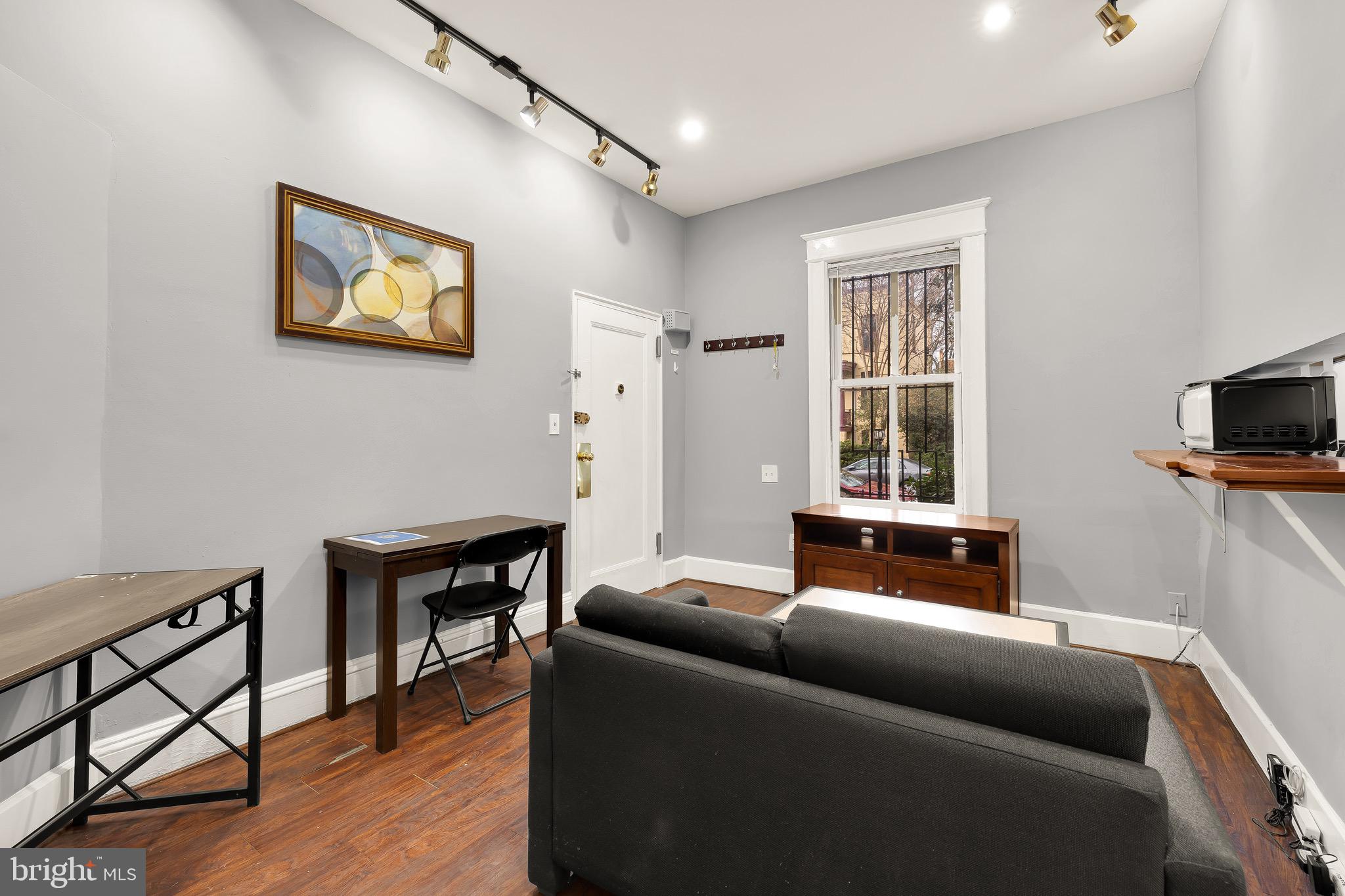 CAPITOL HILL - Residential Income