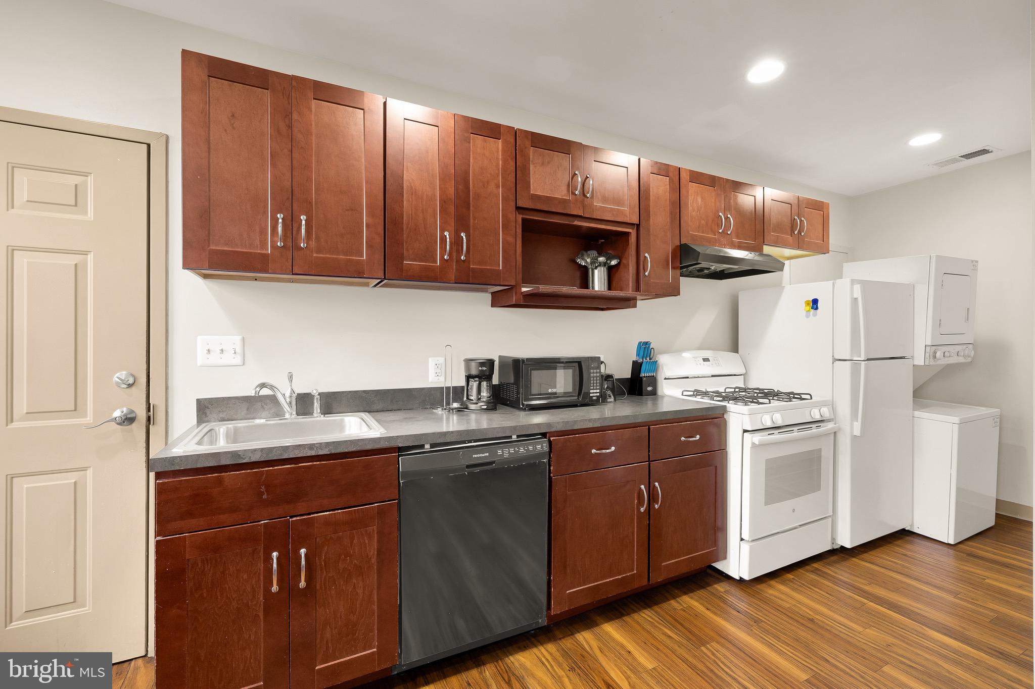 CAPITOL HILL - Residential Income