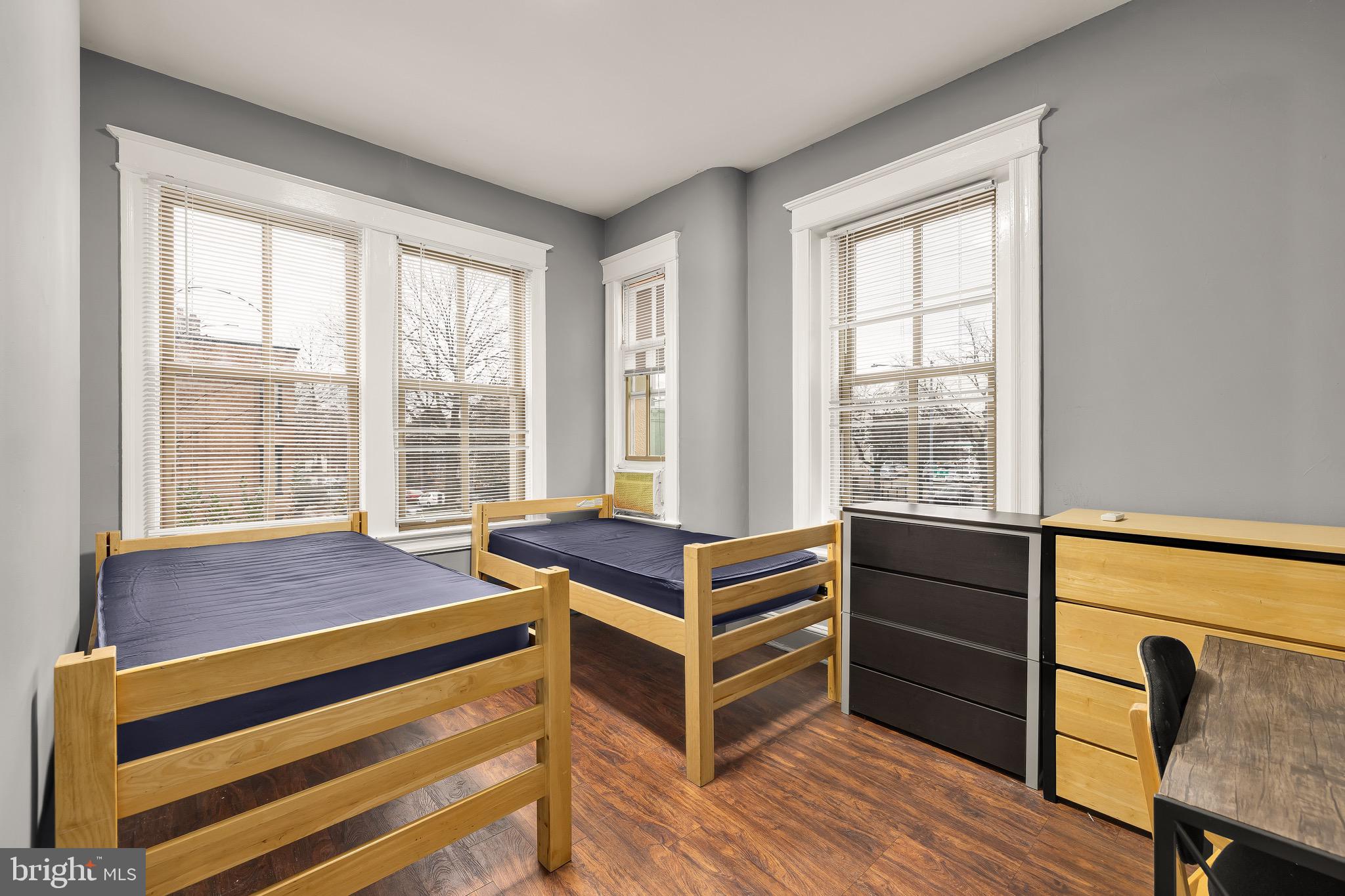 CAPITOL HILL - Residential Income