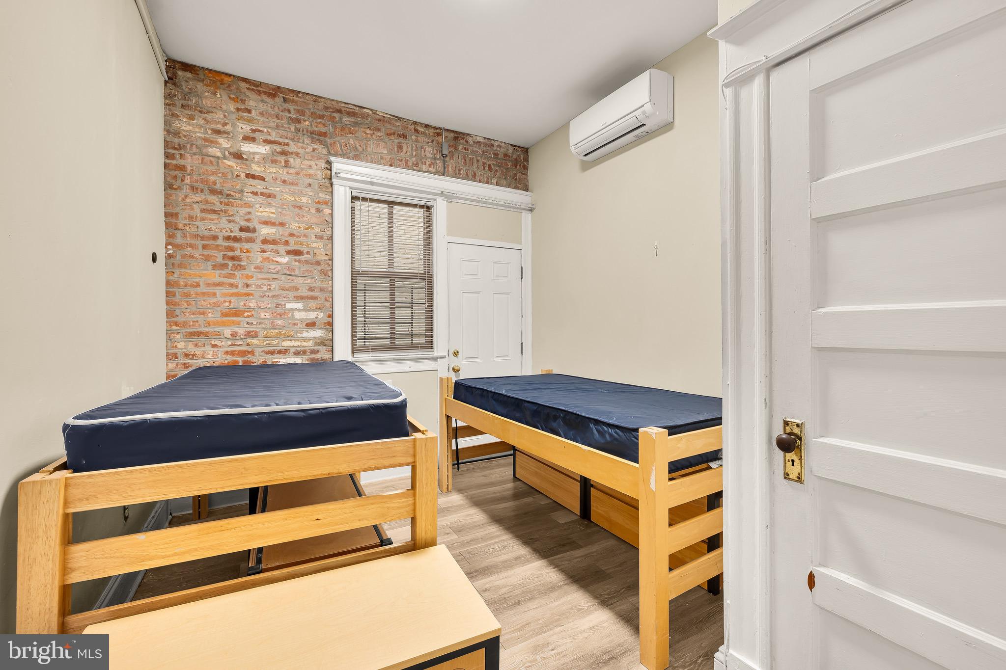 CAPITOL HILL - Residential Income